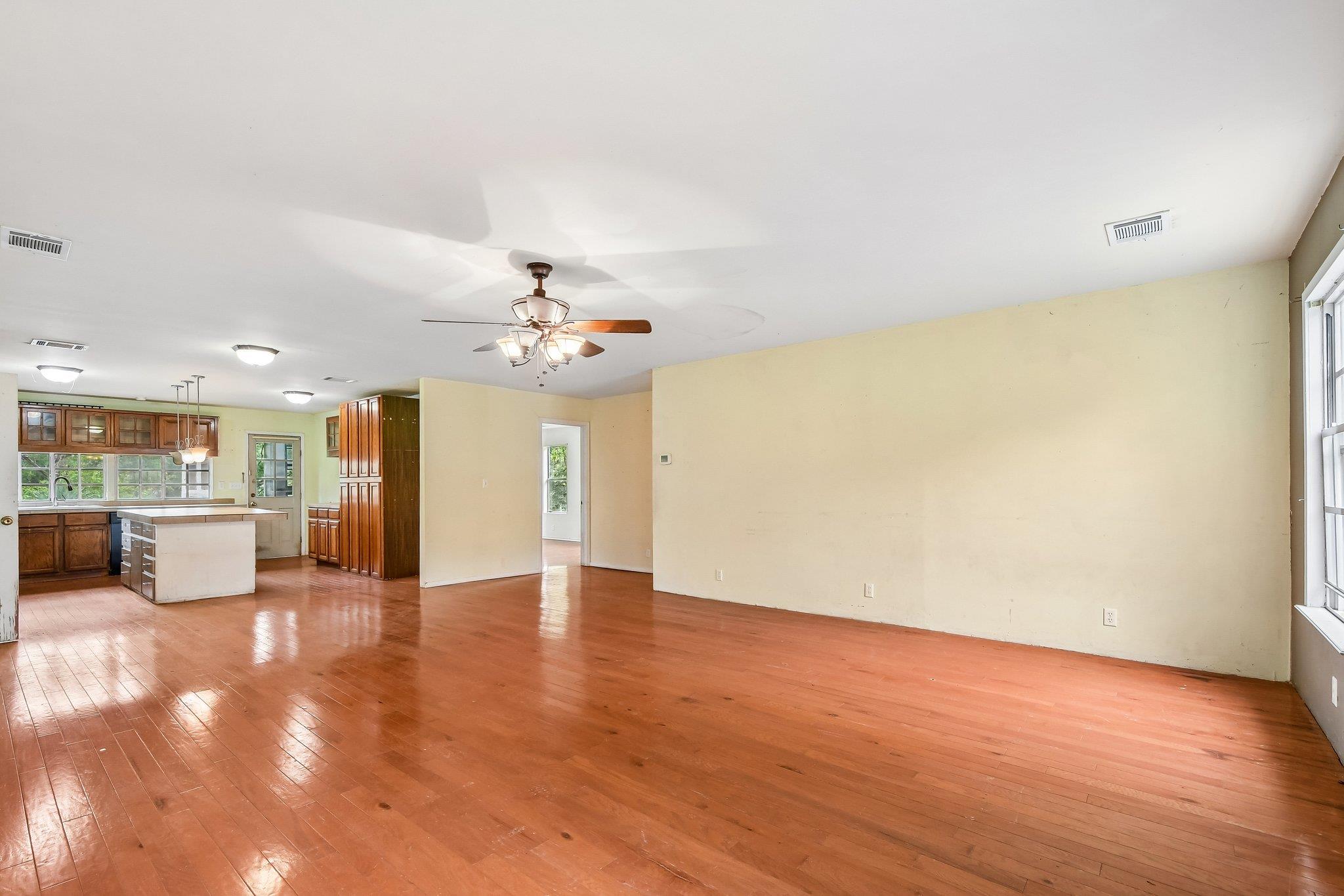116  Hart Ln, photo 9