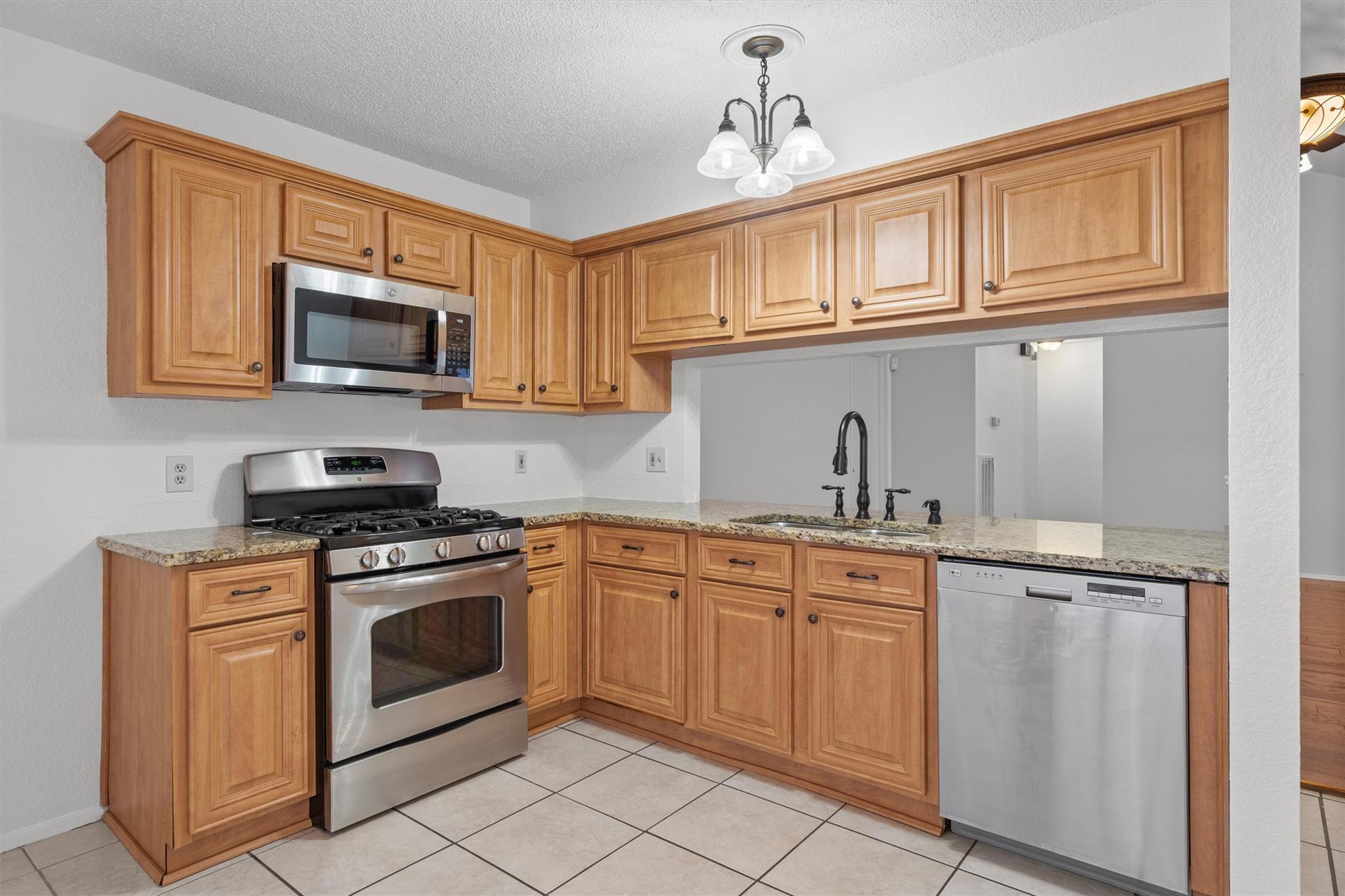 16811  Village Oak Loop, photo 2