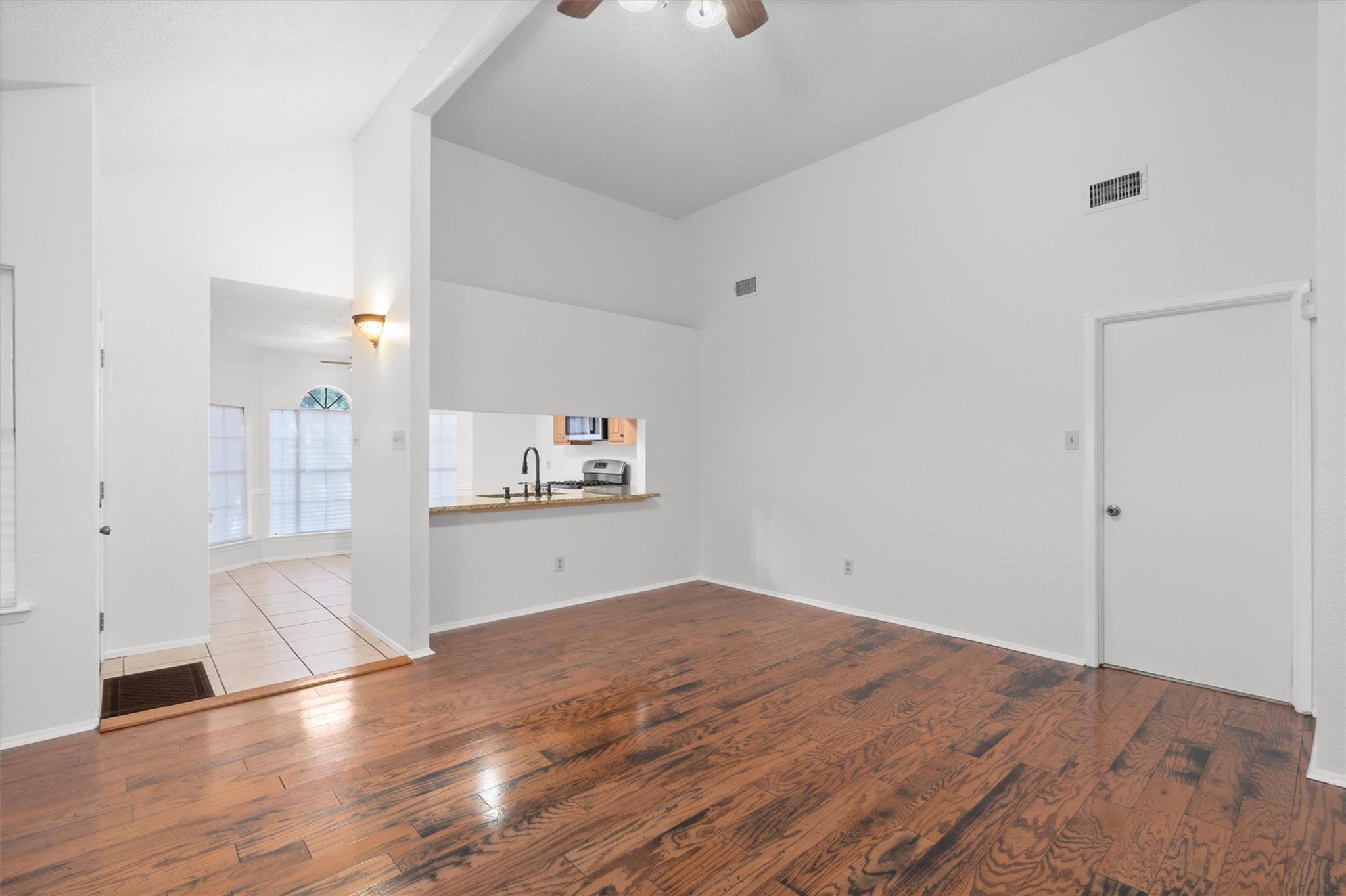 16811  Village Oak Loop, photo 4