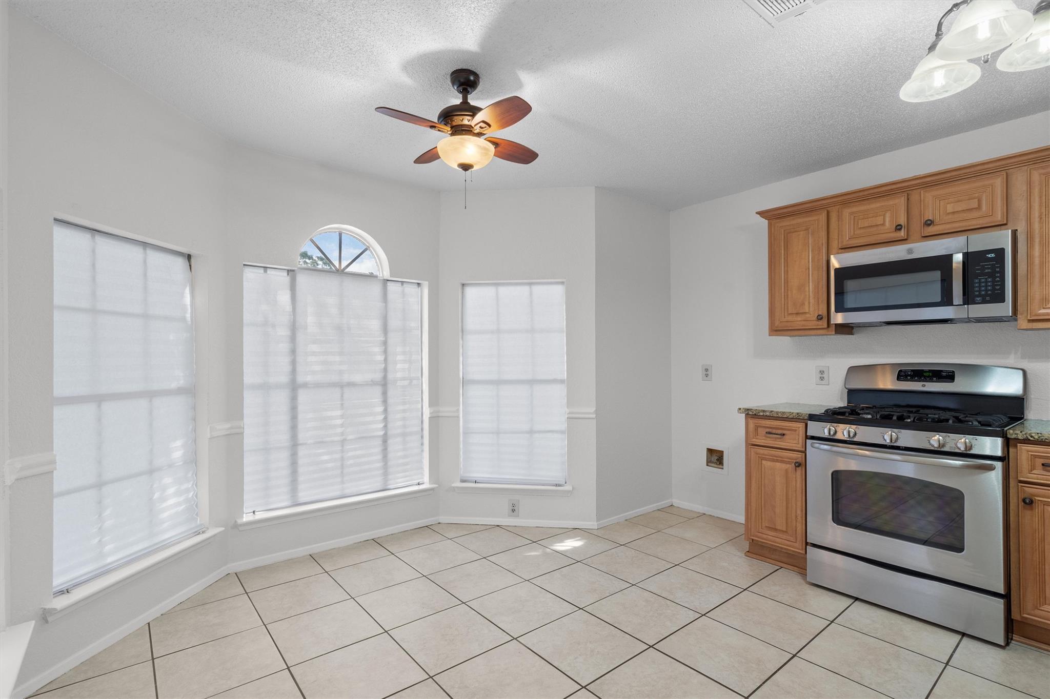 16811  Village Oak Loop, photo 8
