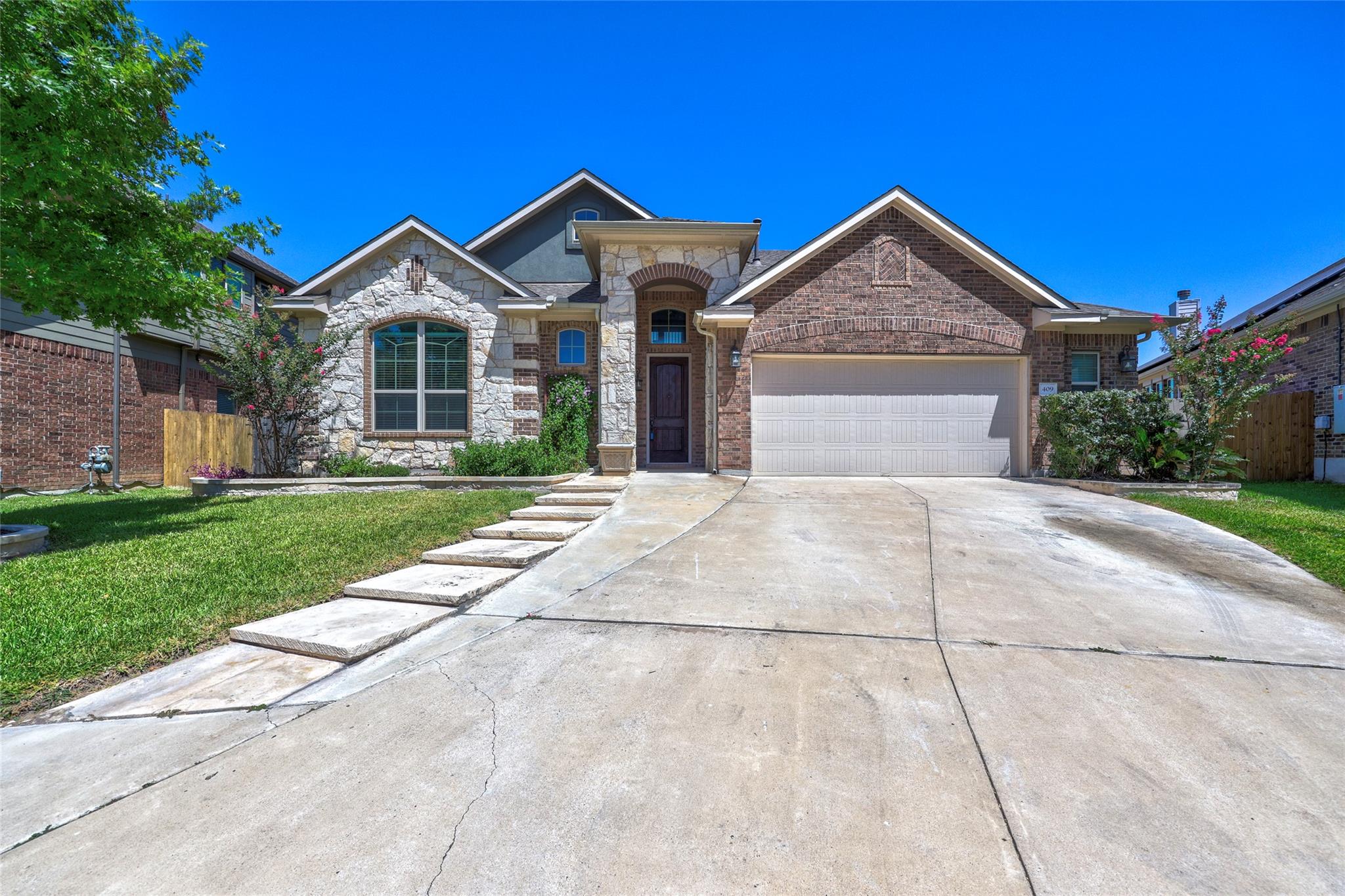 409  Betony Loop, photo 2