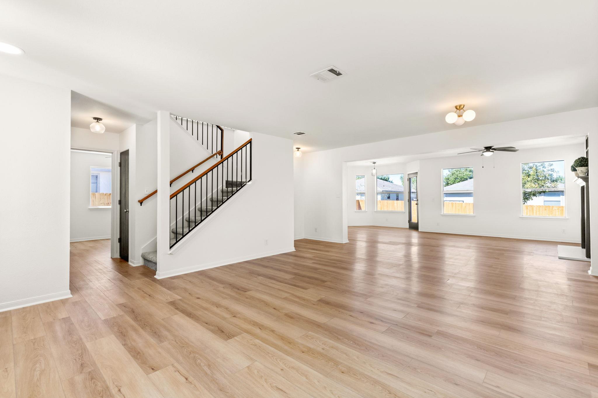 208  Langely St, photo 2