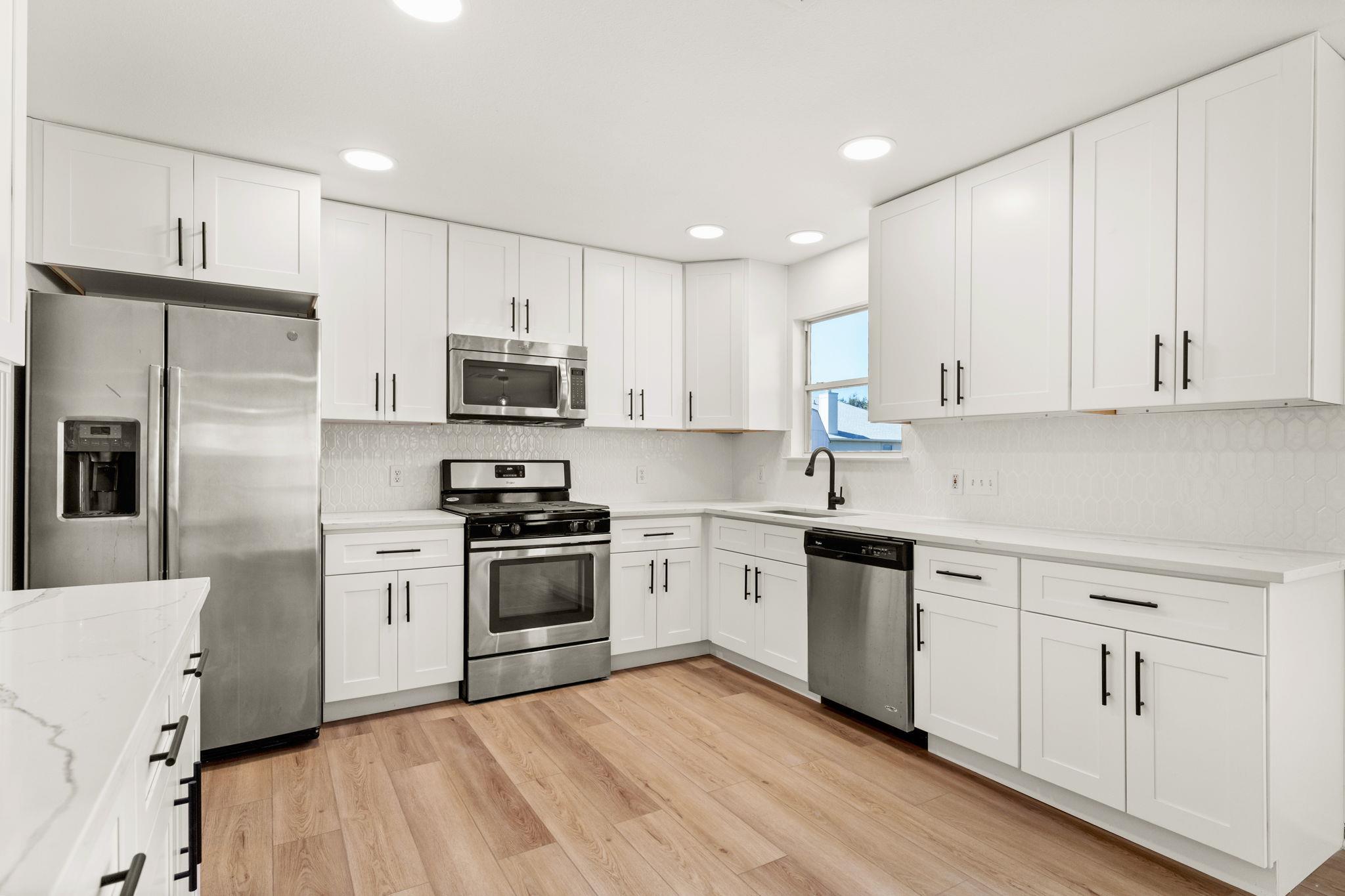 208  Langely St, photo 11