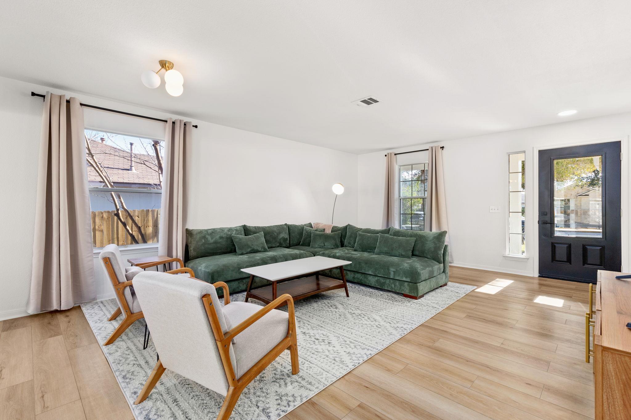 208  Langely St, photo 4