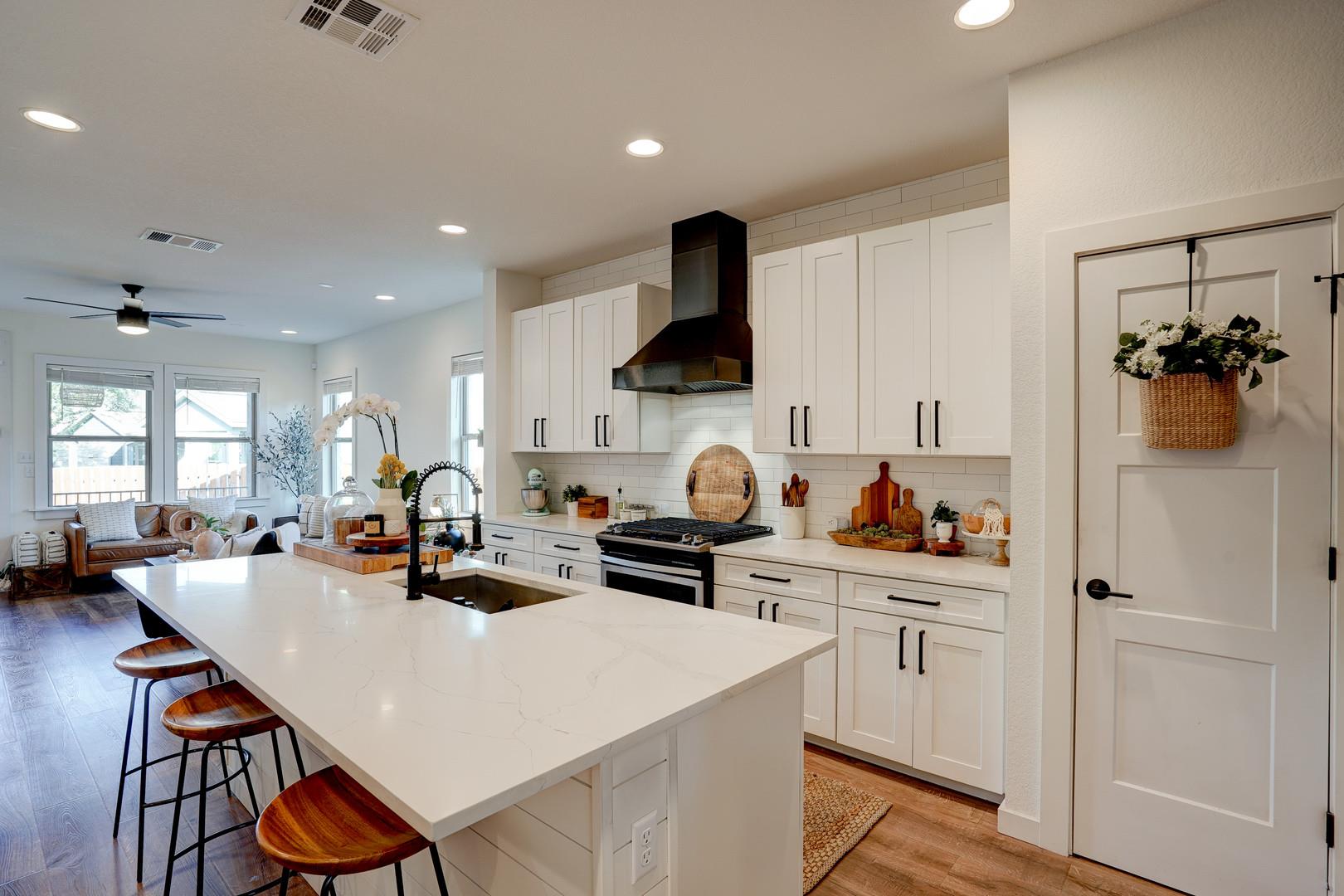 2240  Ringstaff Rd, photo 6