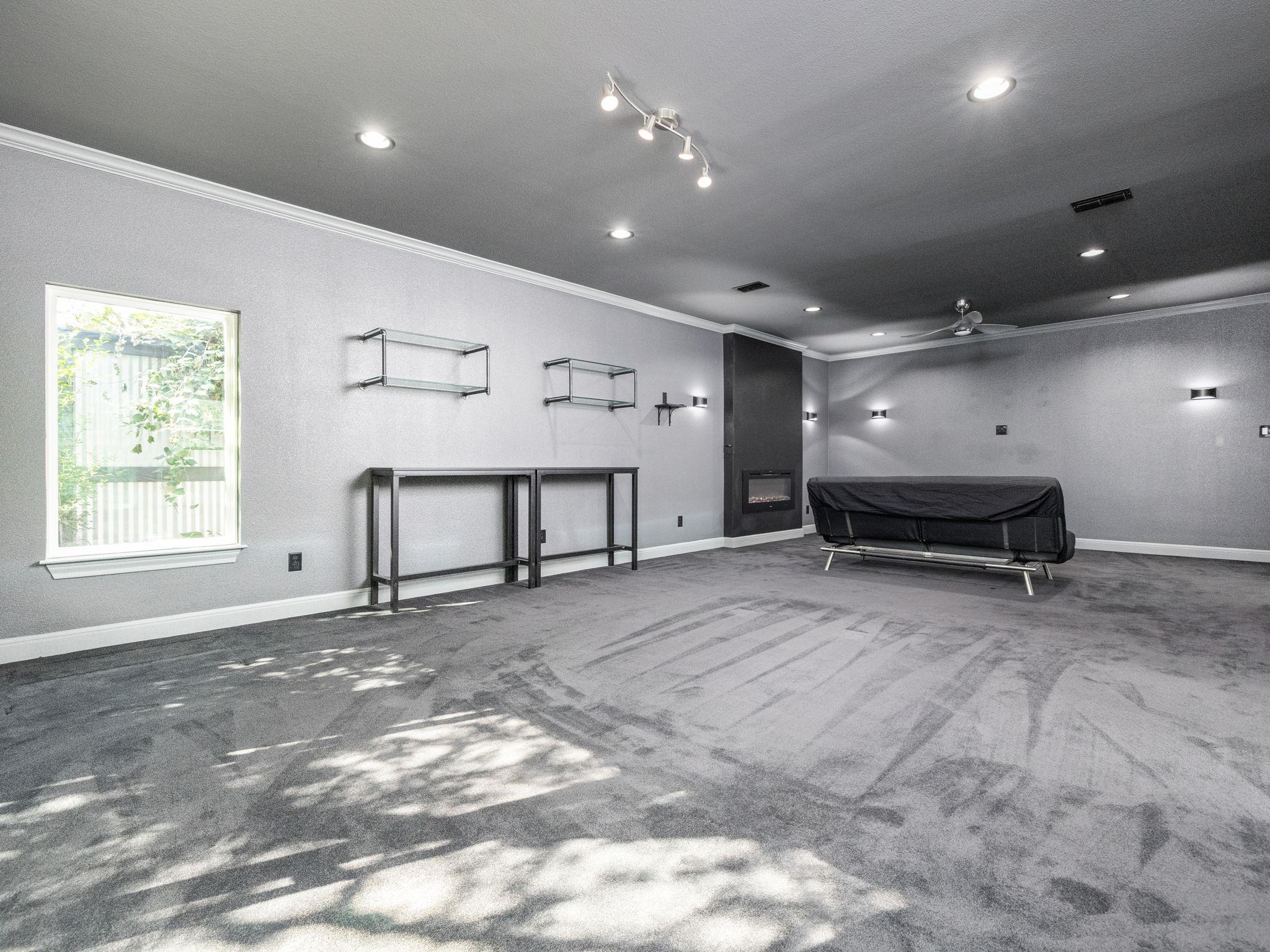 309 N Kings Canyon Dr, photo 2