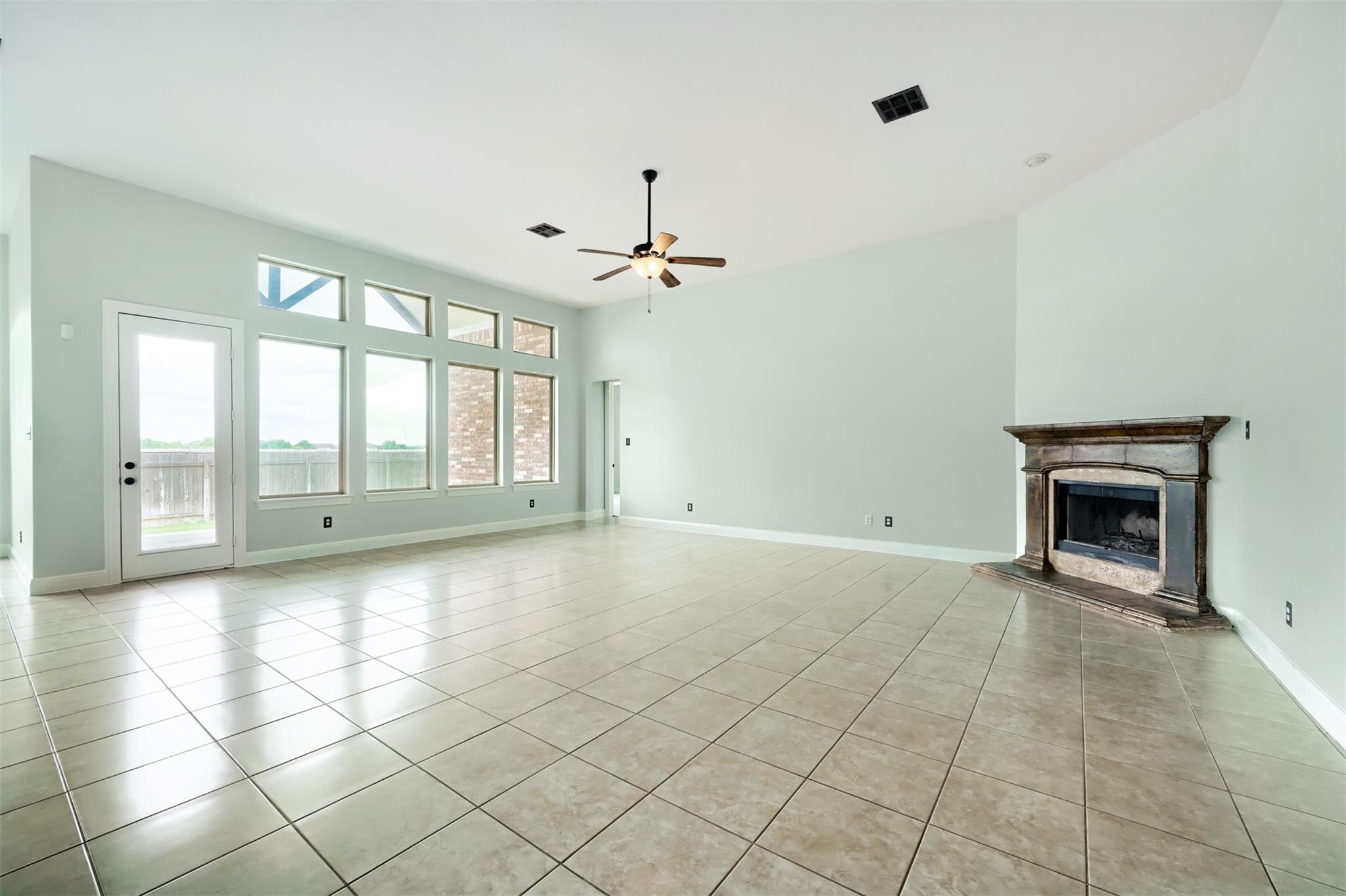 1012  Hillrose Dr, photo 3