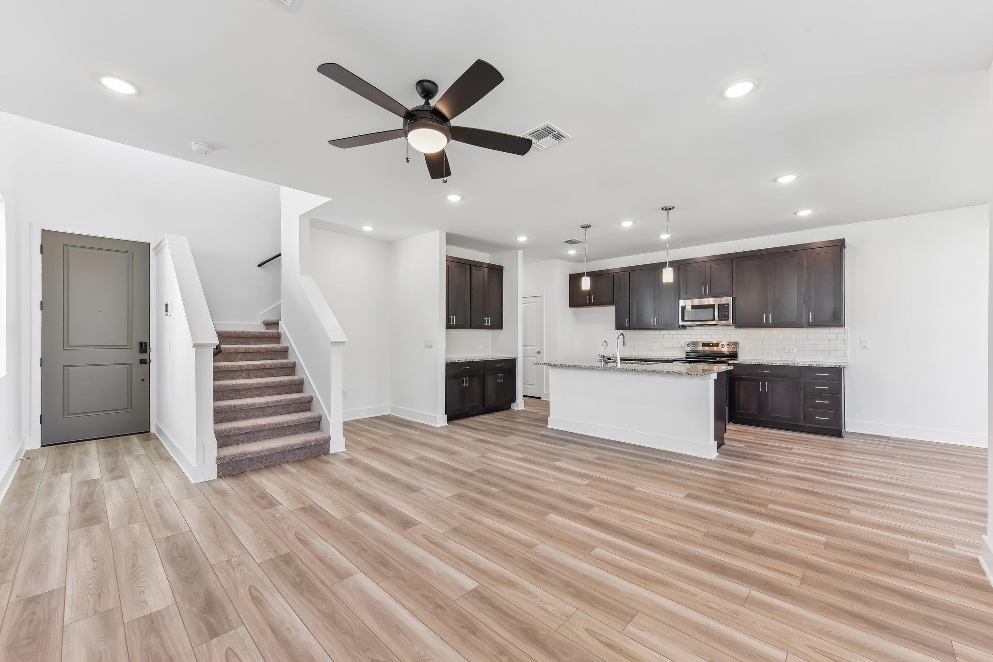 117  Maverick Ave, photo 3