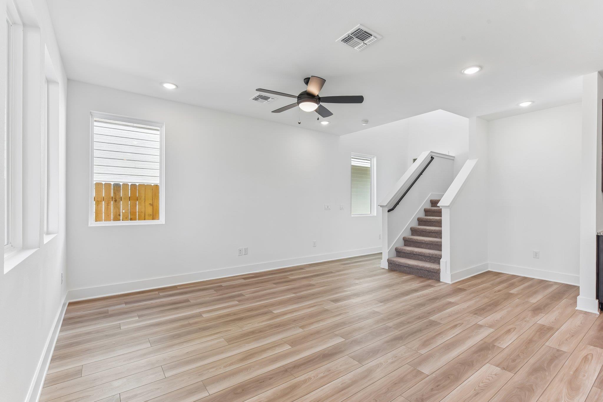 117  Maverick Ave, photo 4