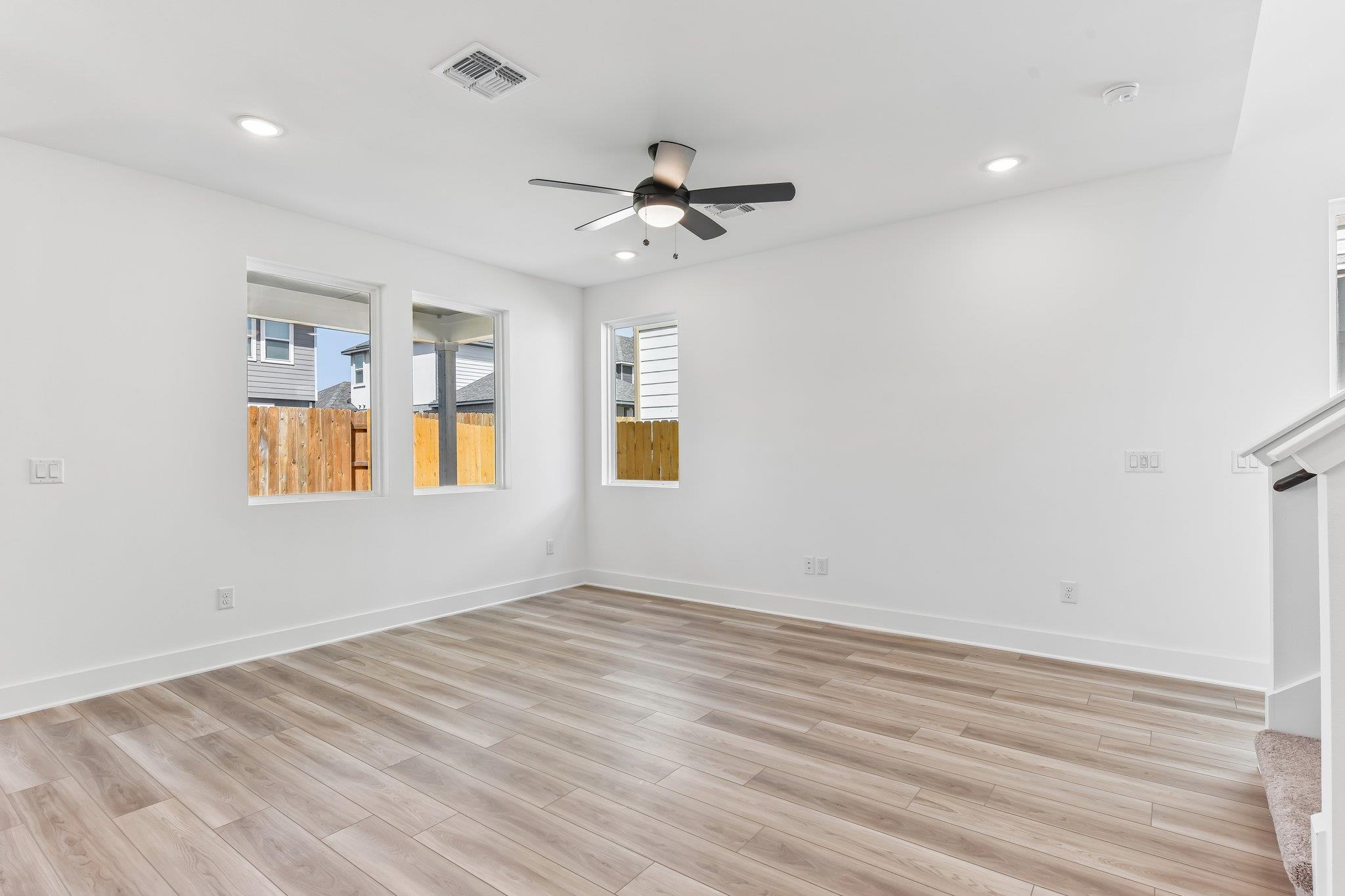117  Maverick Ave, photo 5