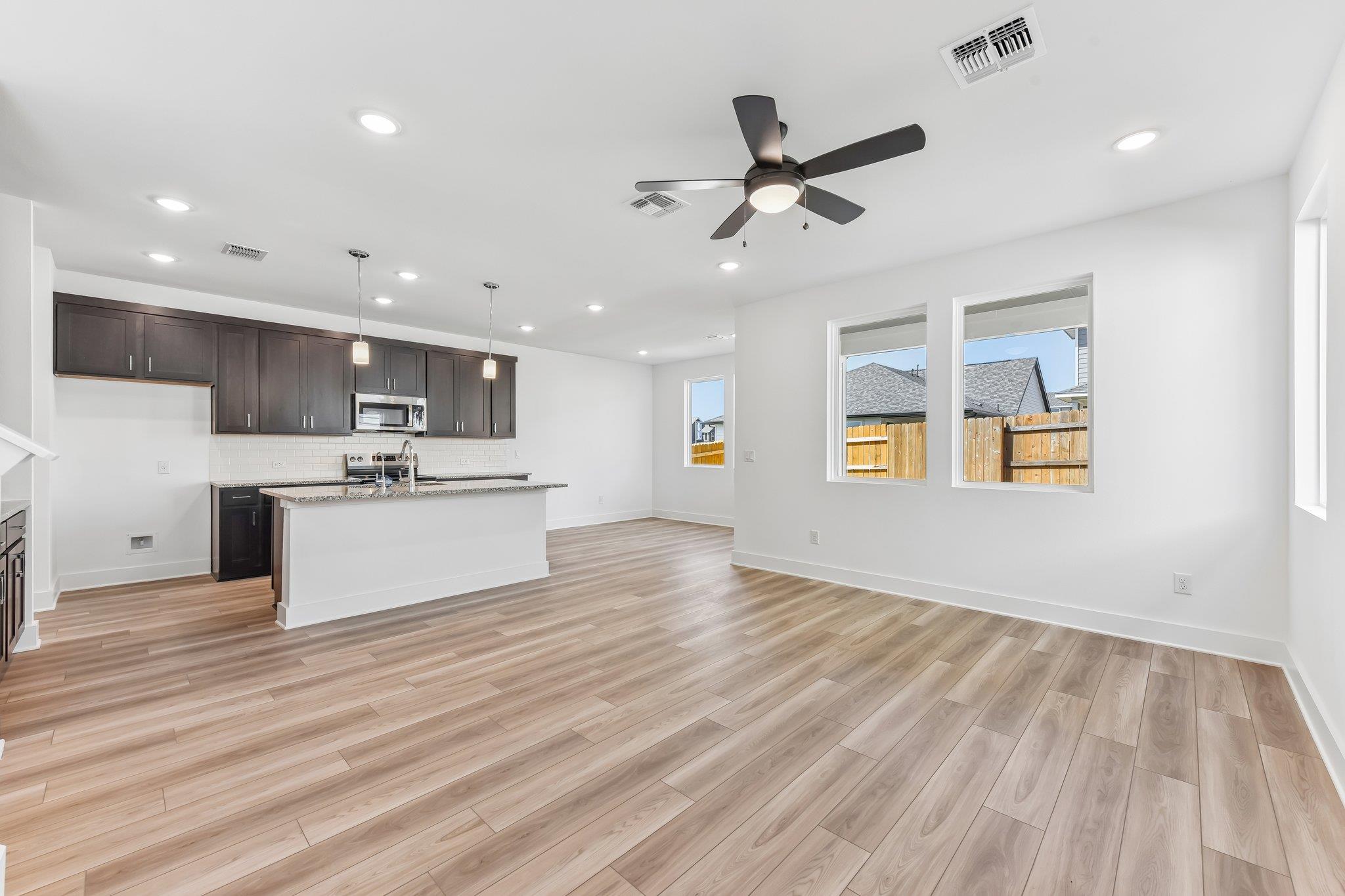117  Maverick Ave, photo 6