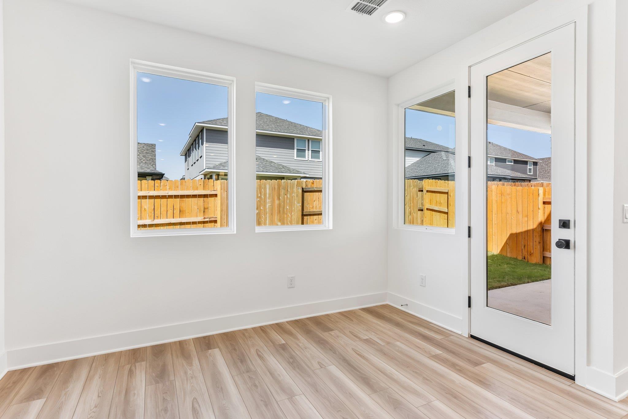 117  Maverick Ave, photo 8