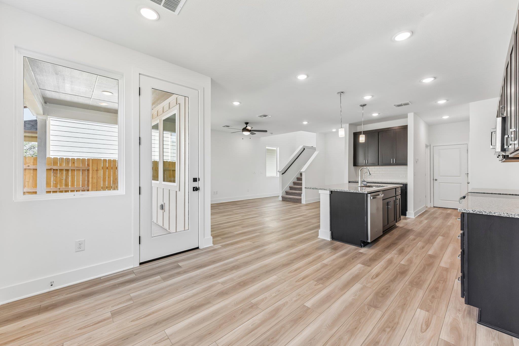 117  Maverick Ave, photo 9