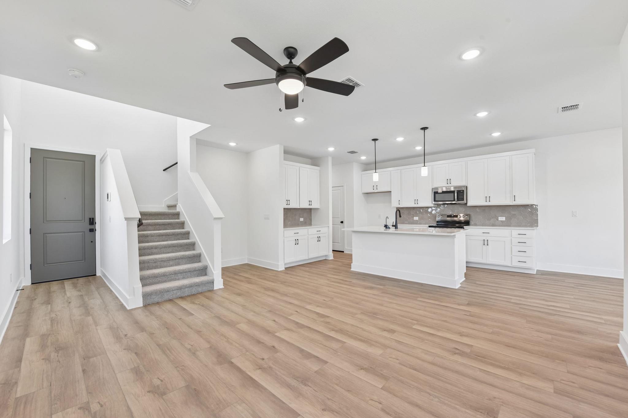149  Maverick Ave, photo 3