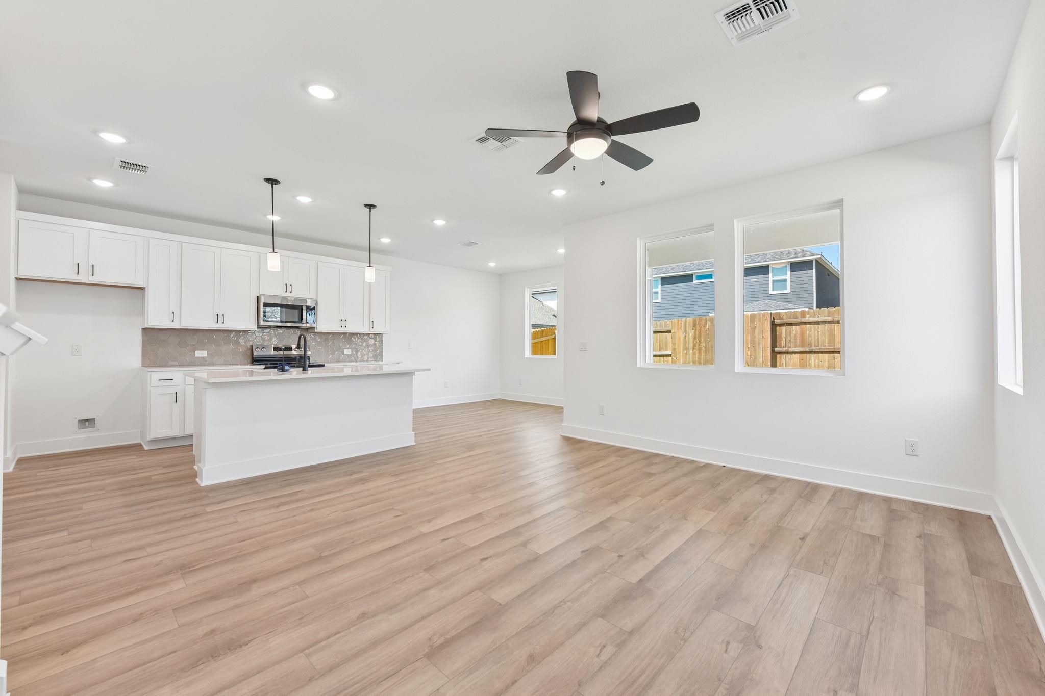 149  Maverick Ave, photo 4