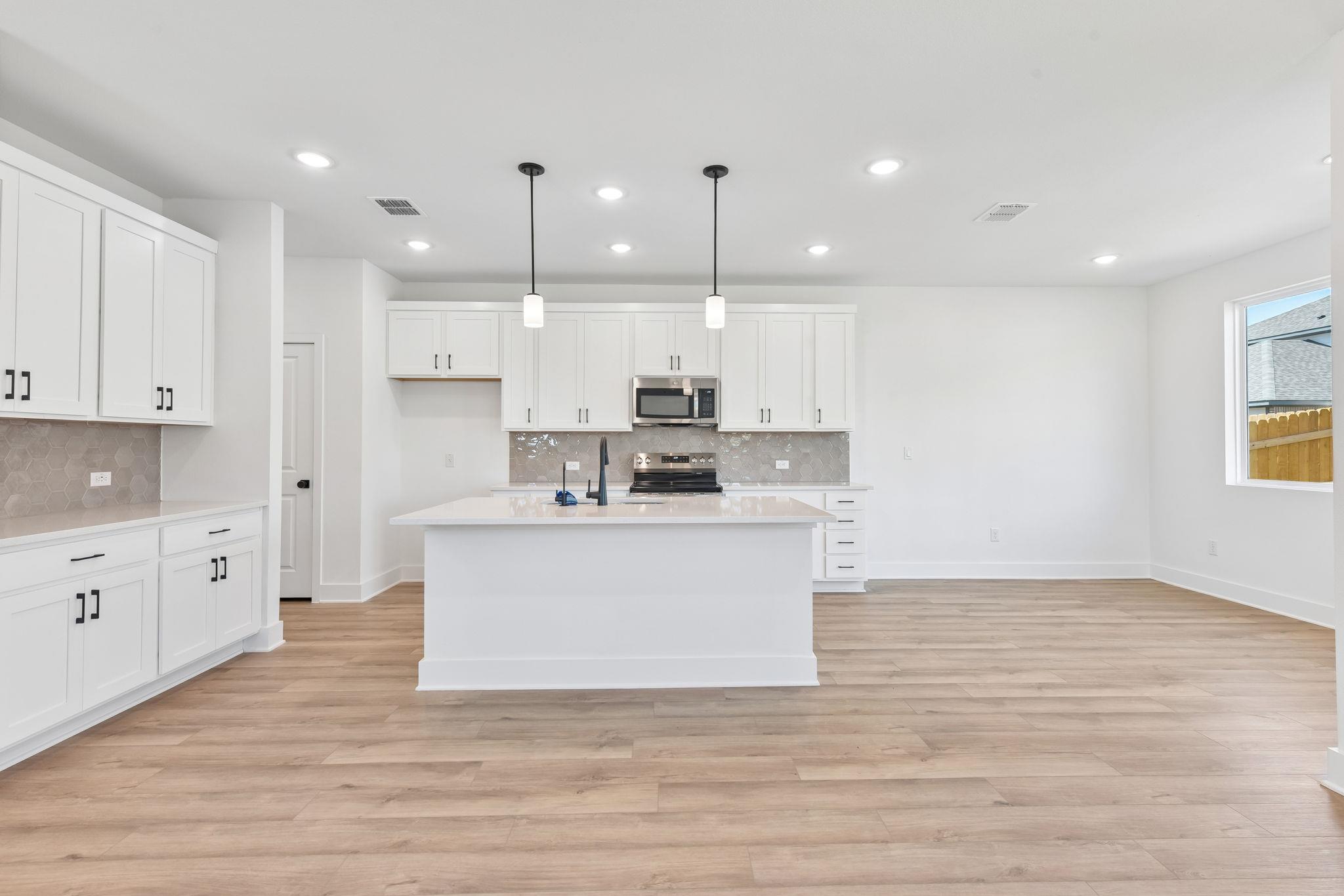 149  Maverick Ave, photo 7