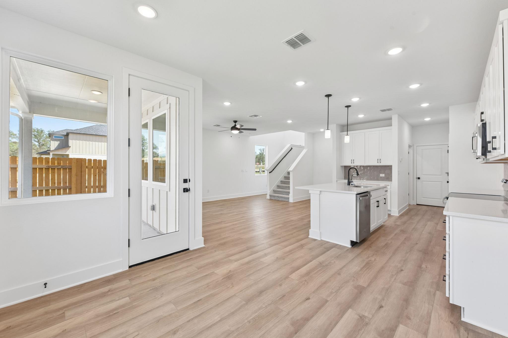 149  Maverick Ave, photo 8