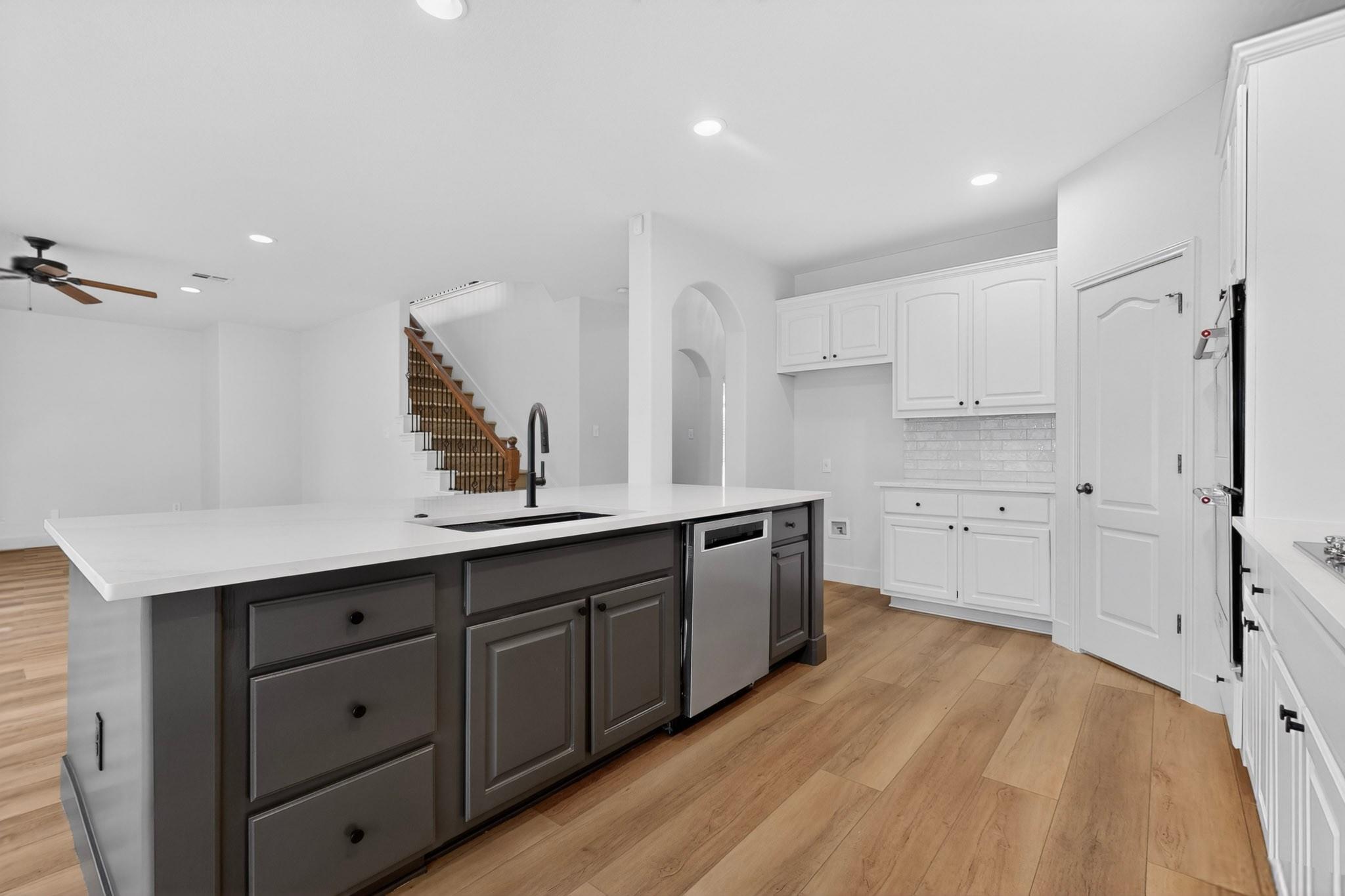 8617  Cobblestone None, photo 8