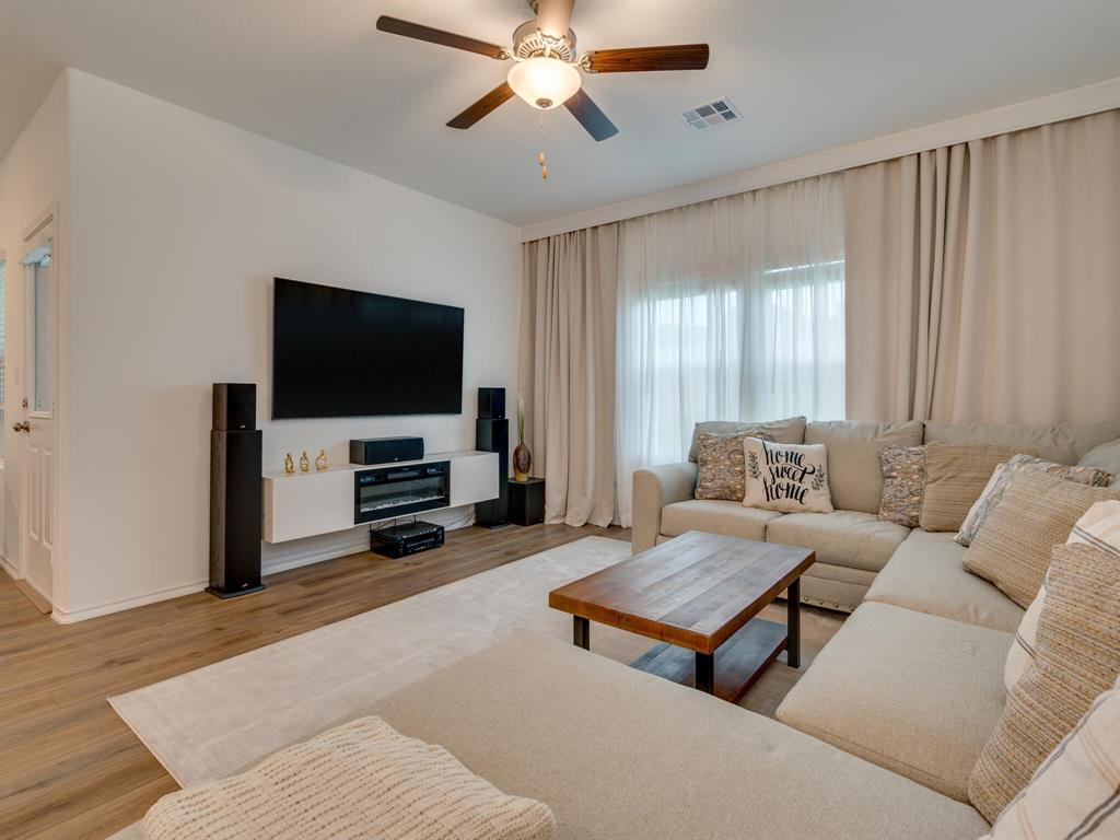 1208  Sweetspire St, photo 2