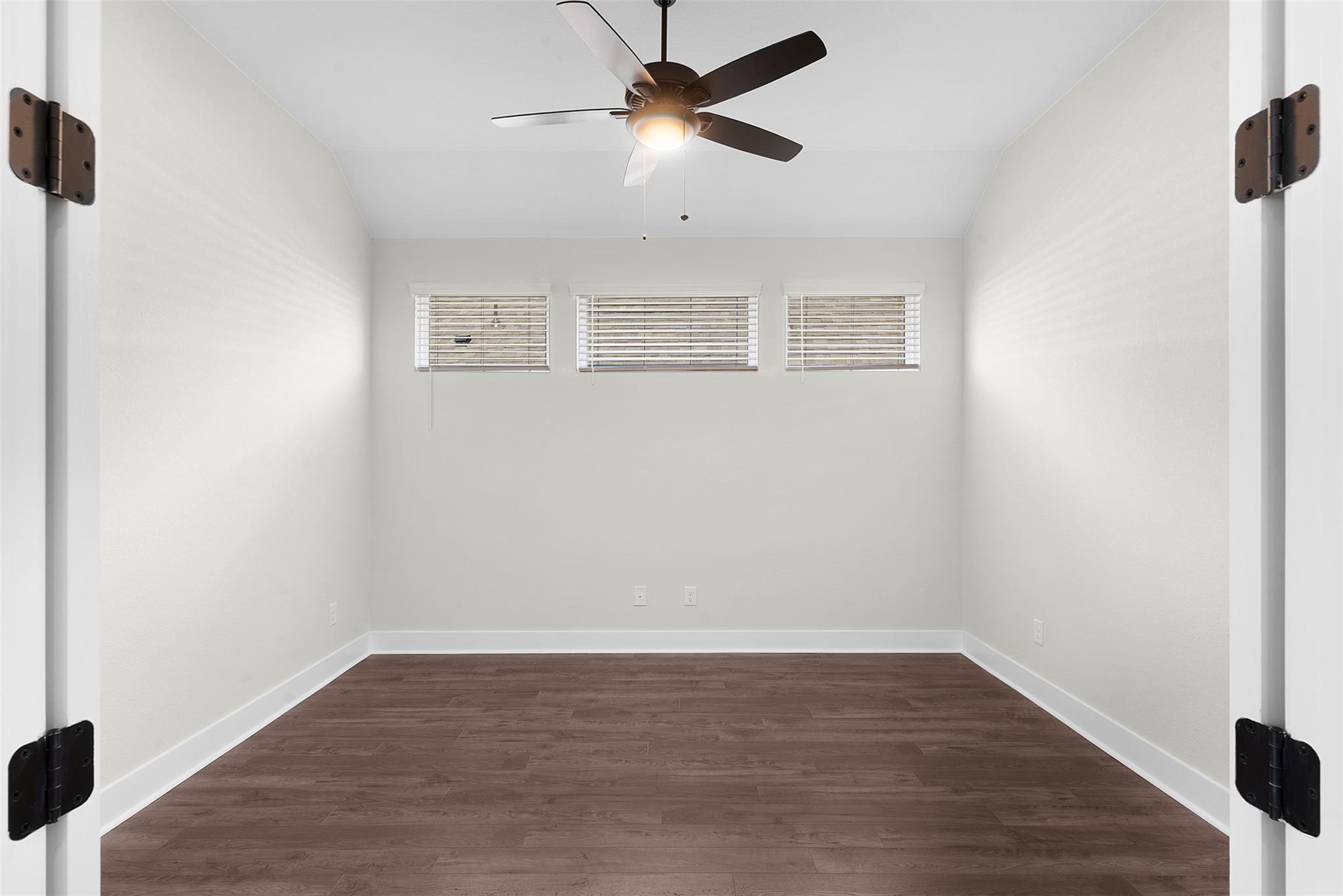 4742  Regents Pl, photo 5
