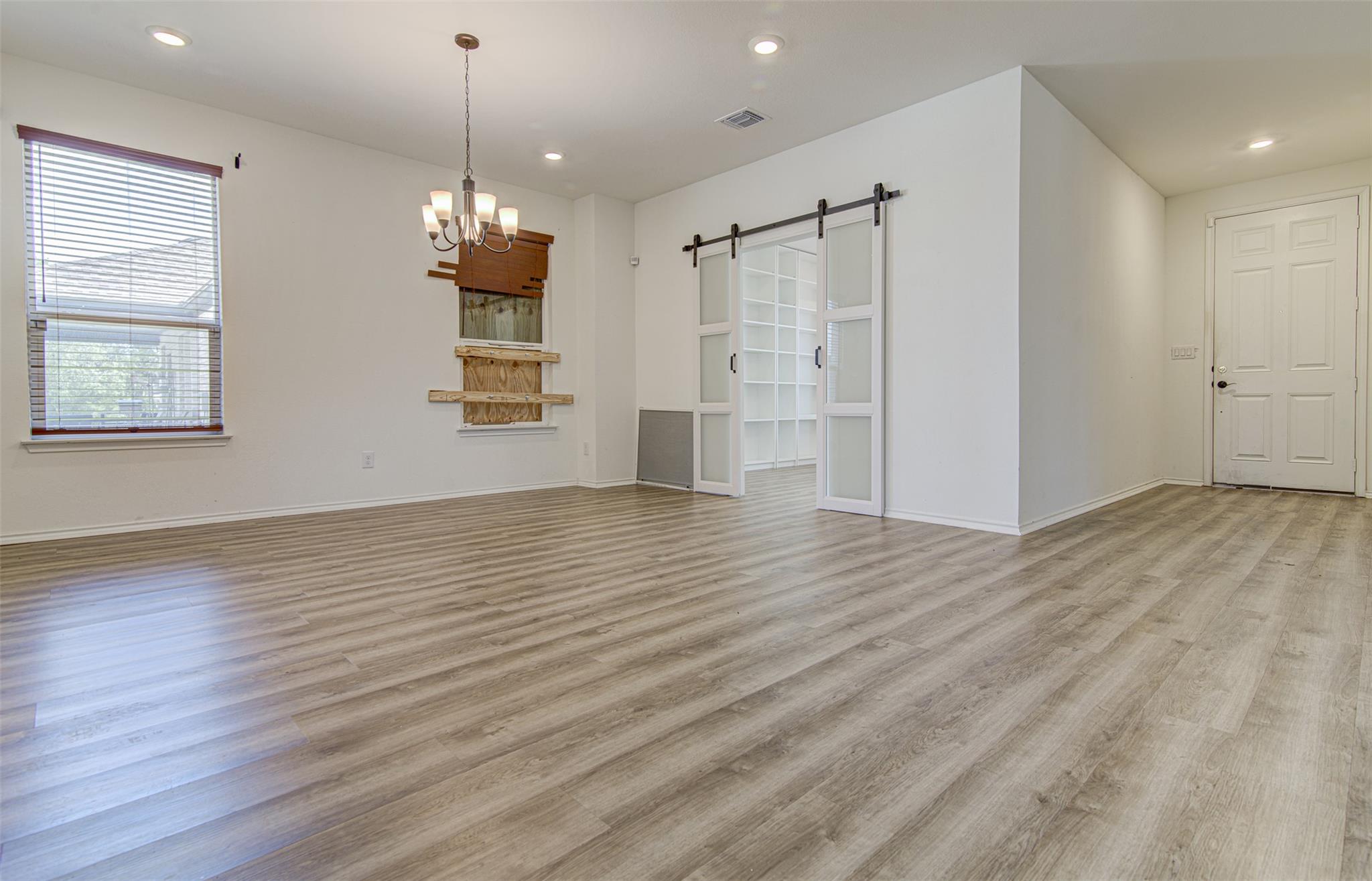 1004  Desaix Dr, photo 4