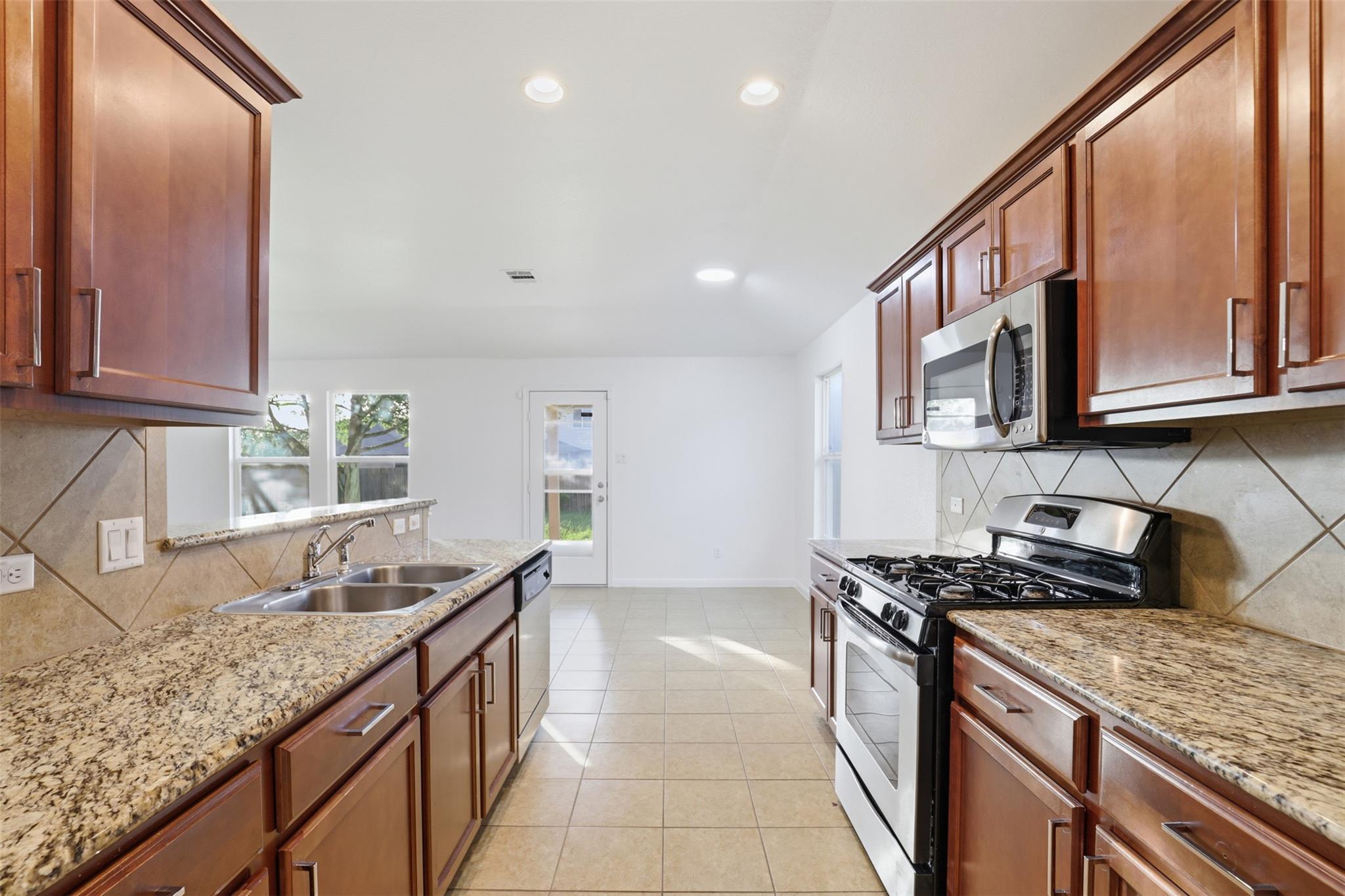 448  Nottingham Loop, photo 2
