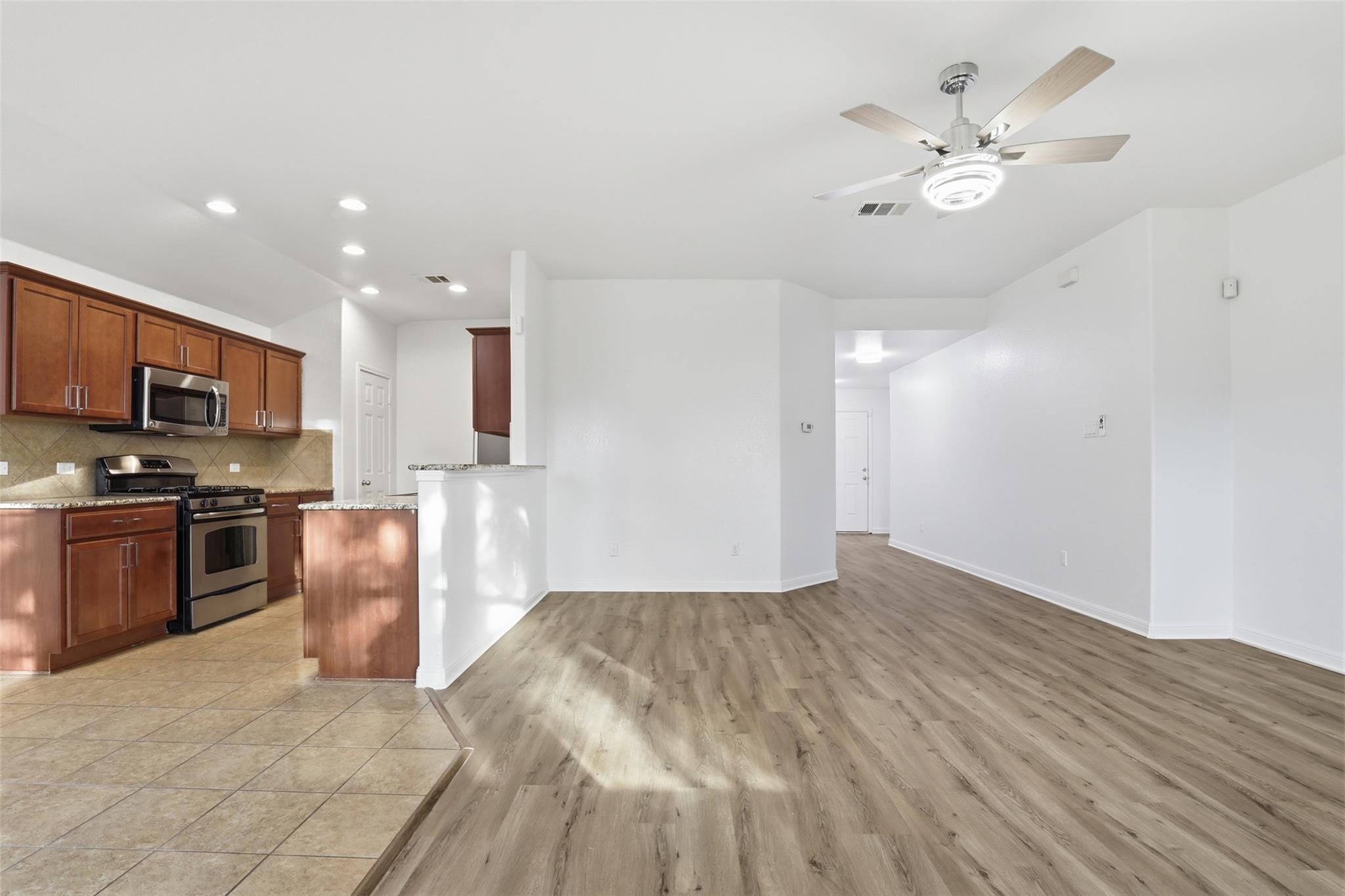 448  Nottingham Loop, photo 4