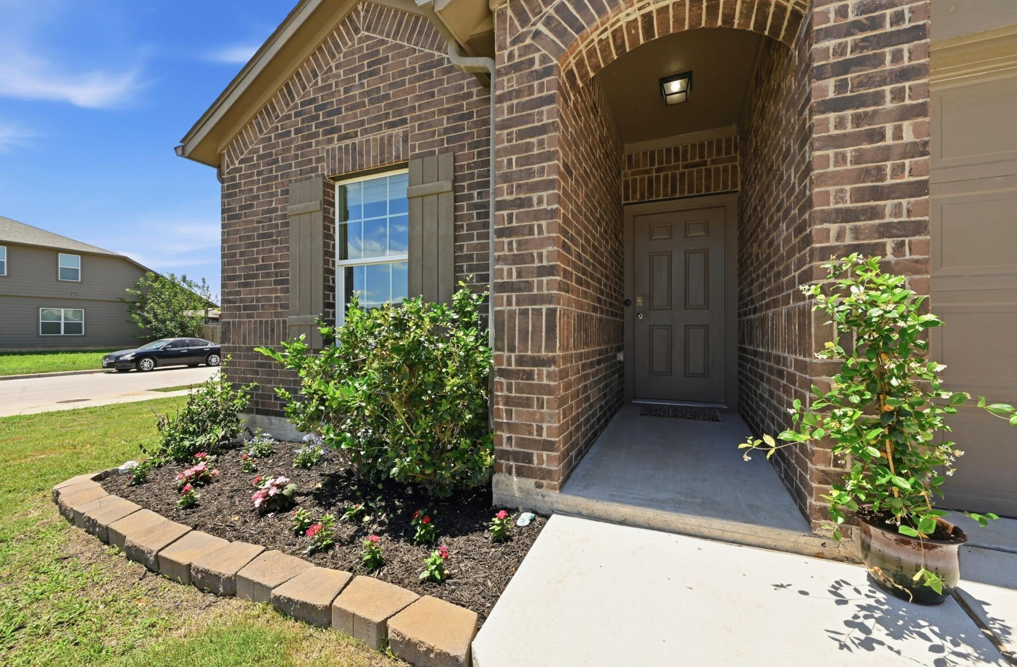 227  Hess Dr, photo 2
