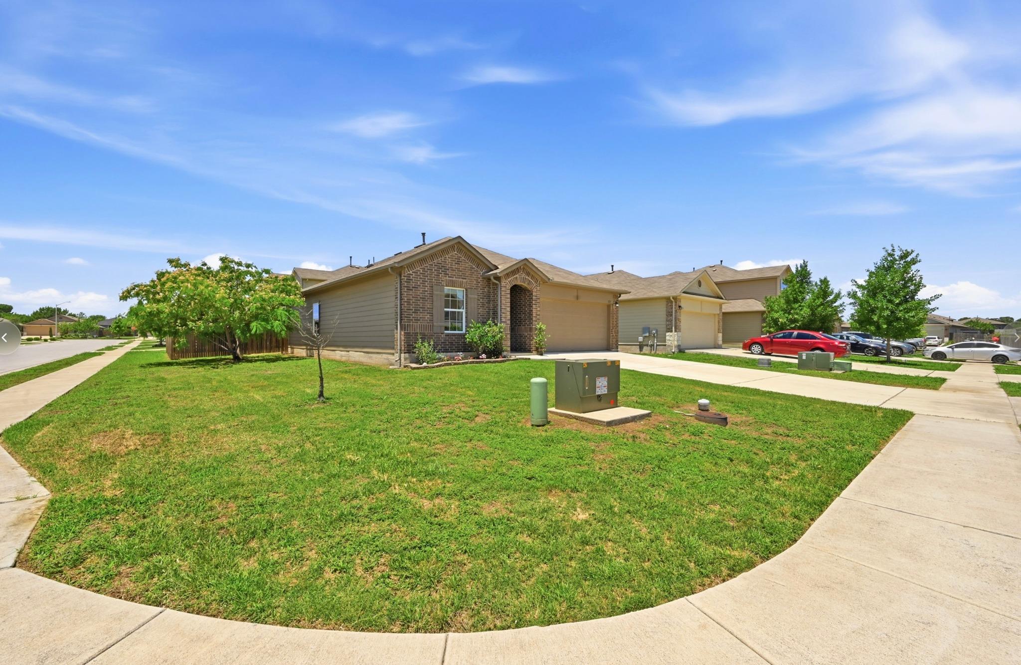227  Hess Dr, photo 3