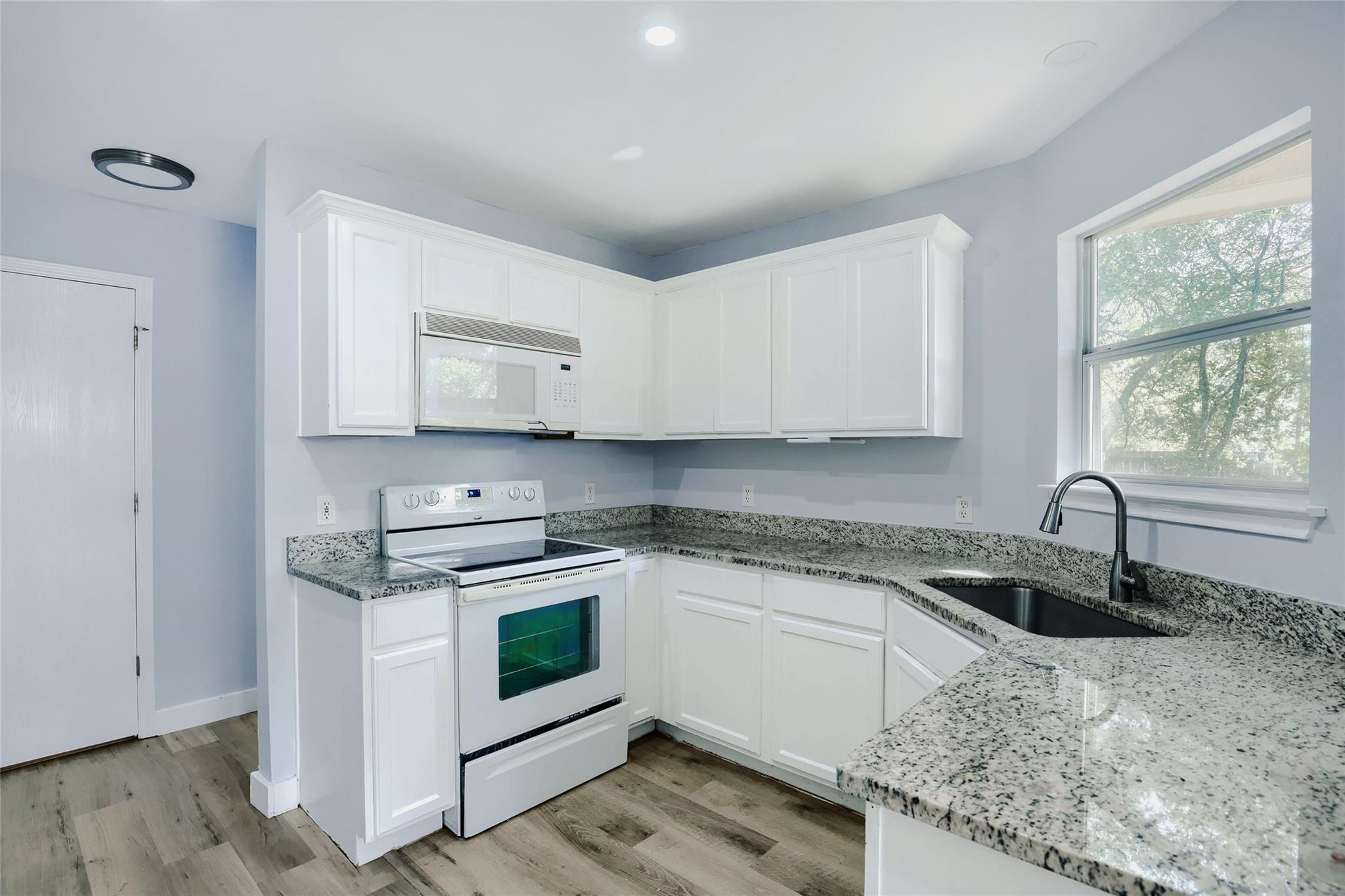 119  High Point Blvd, photo 4