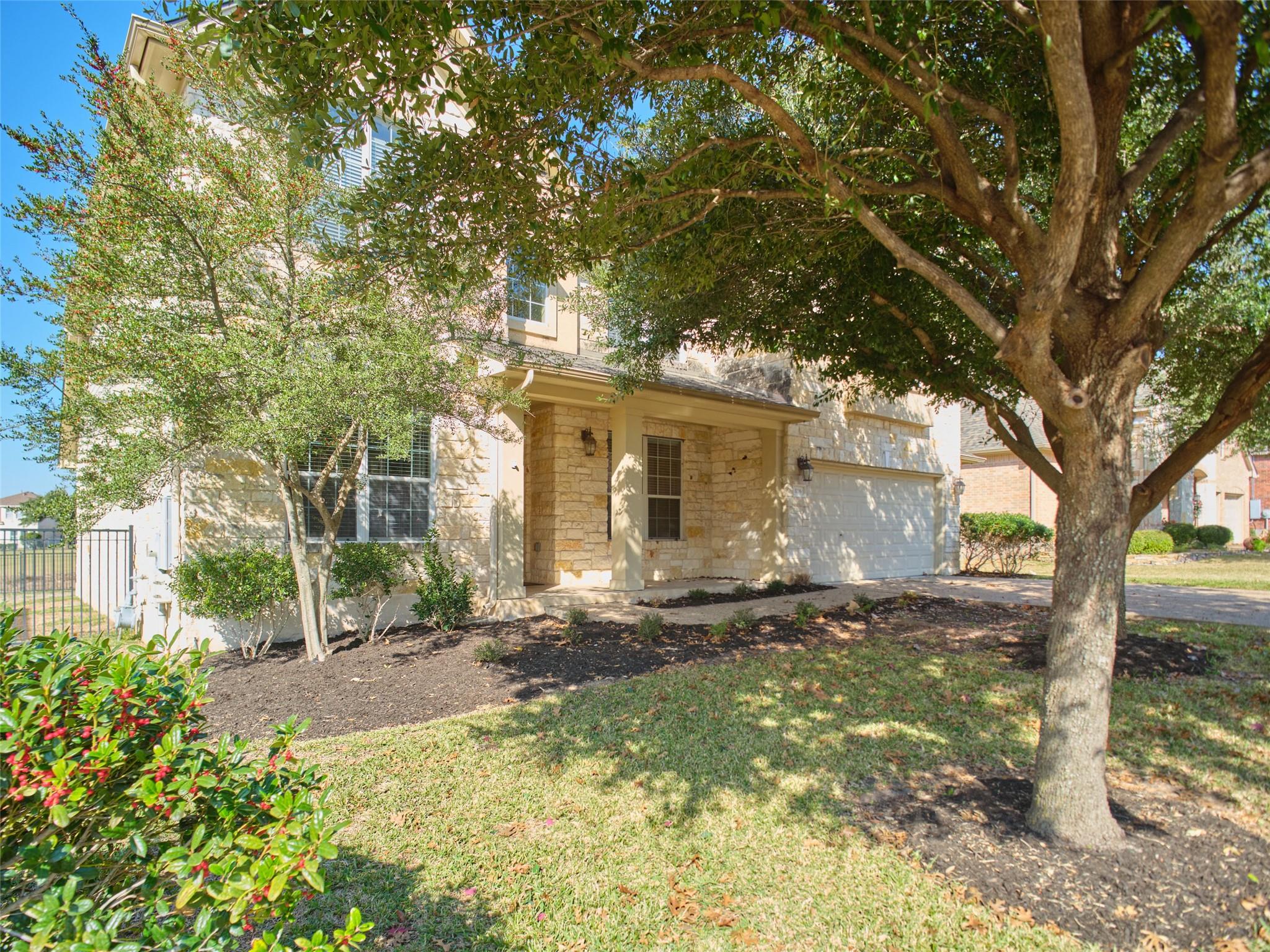 1116  Hillridge Dr, photo 2