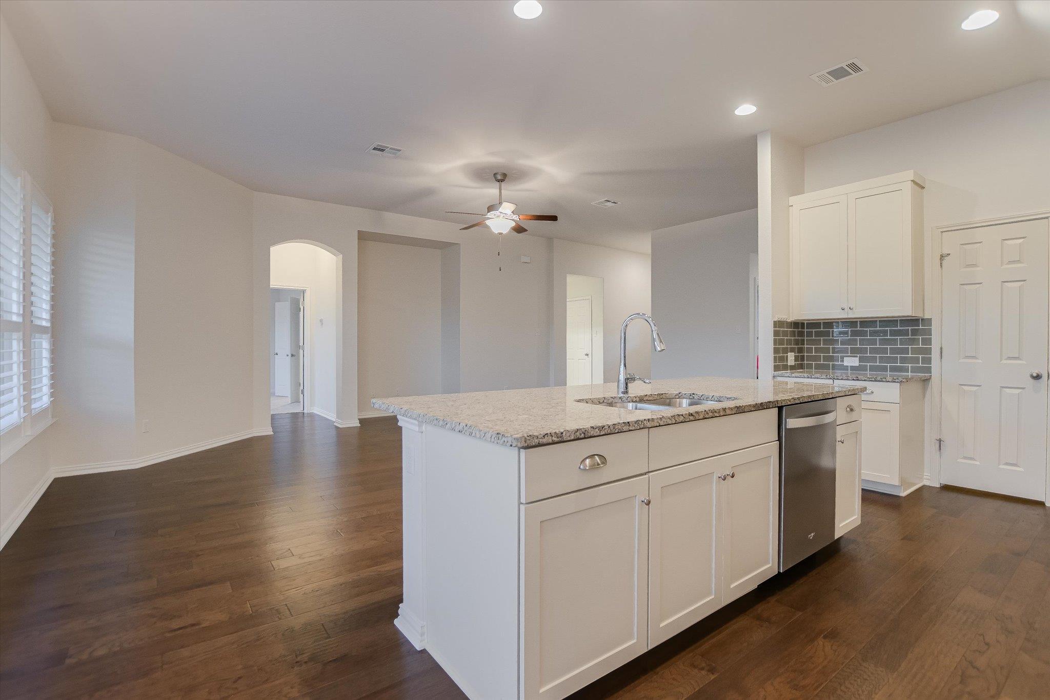 220  Allegrini St, photo 12