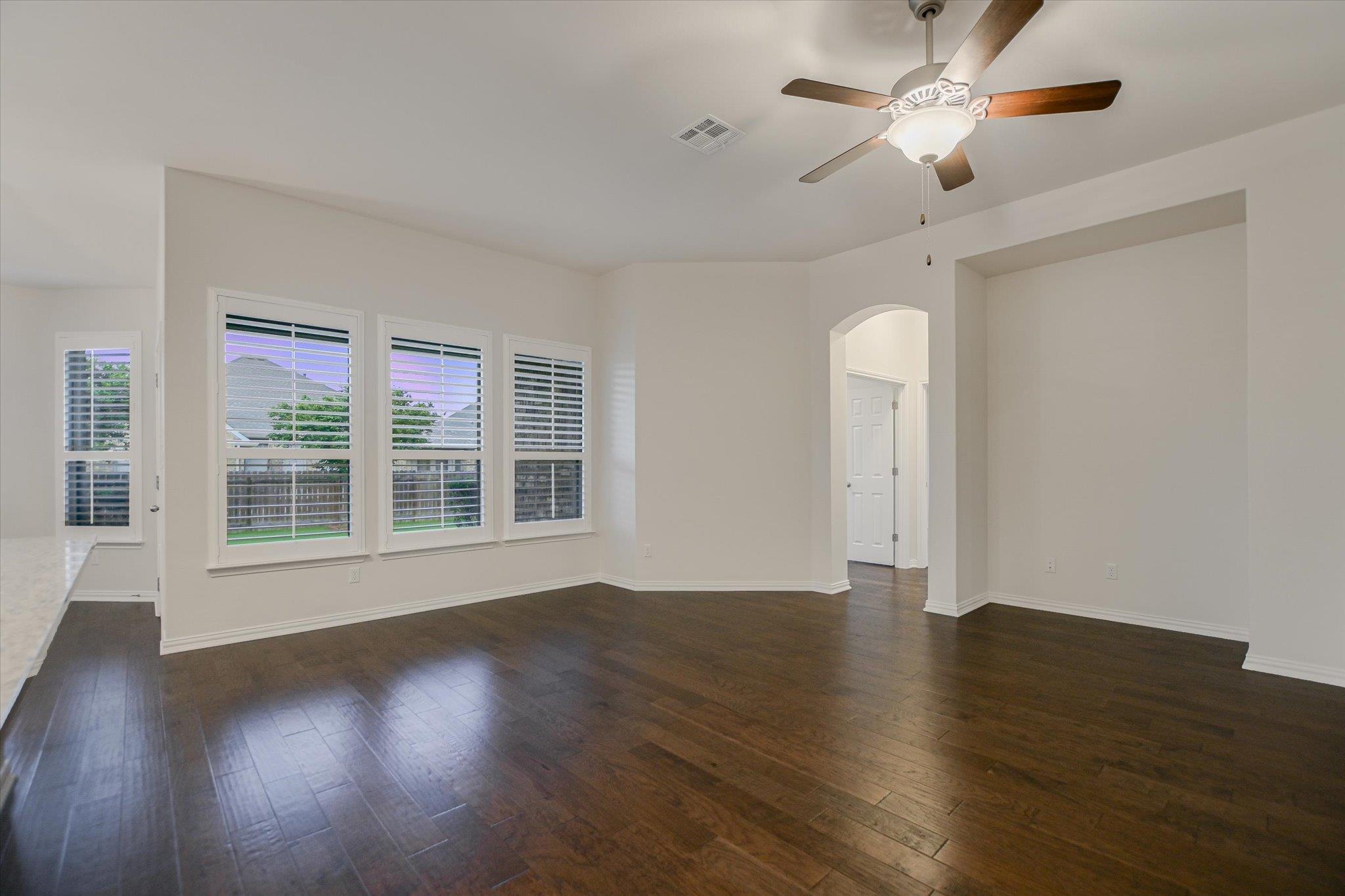 220  Allegrini St, photo 5