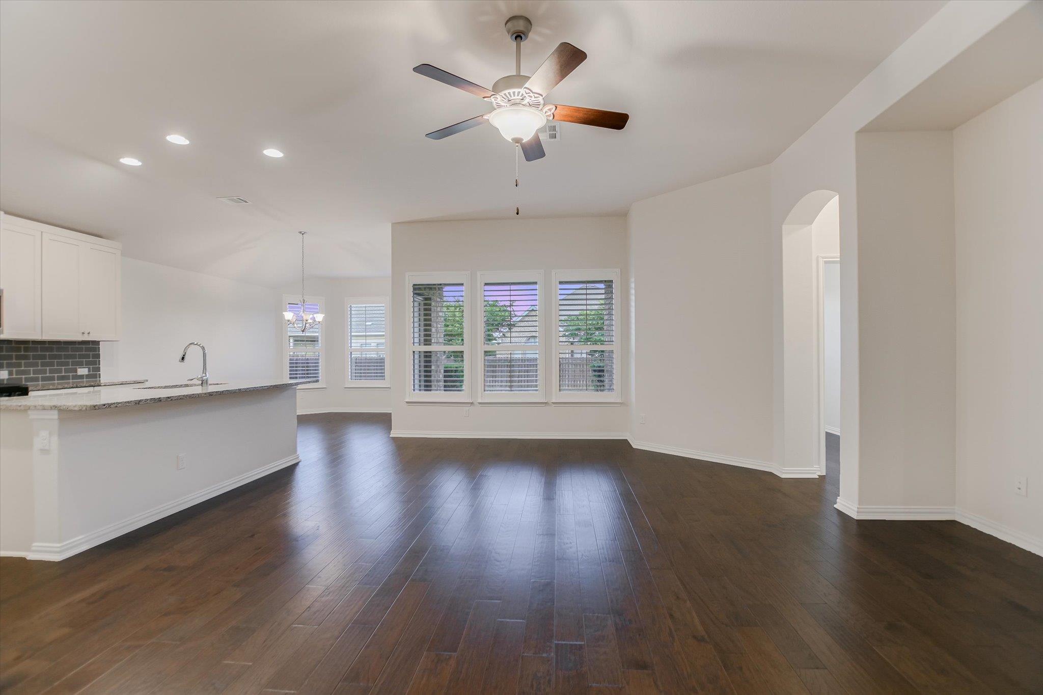 220  Allegrini St, photo 8