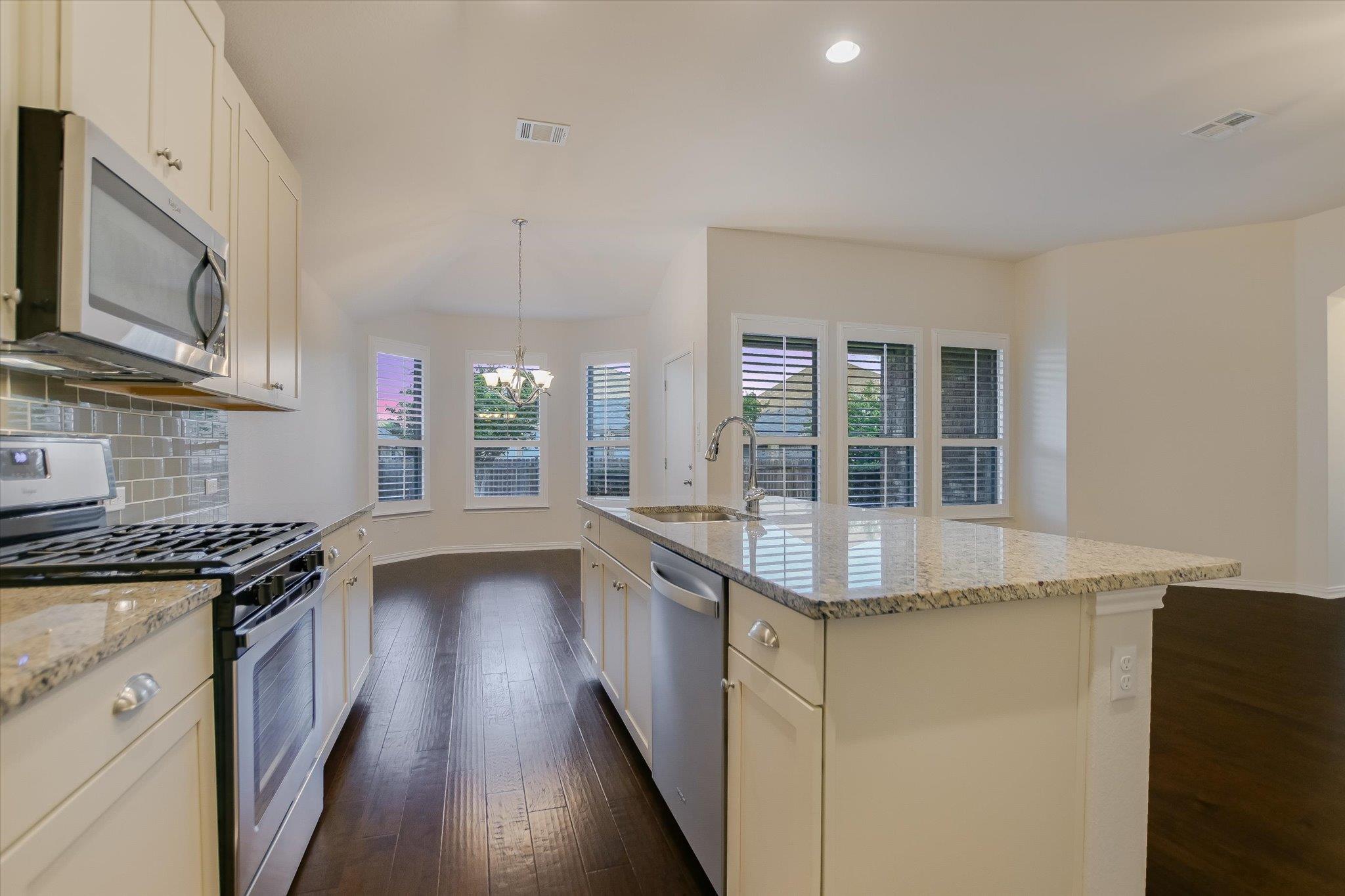 220  Allegrini St, photo 10