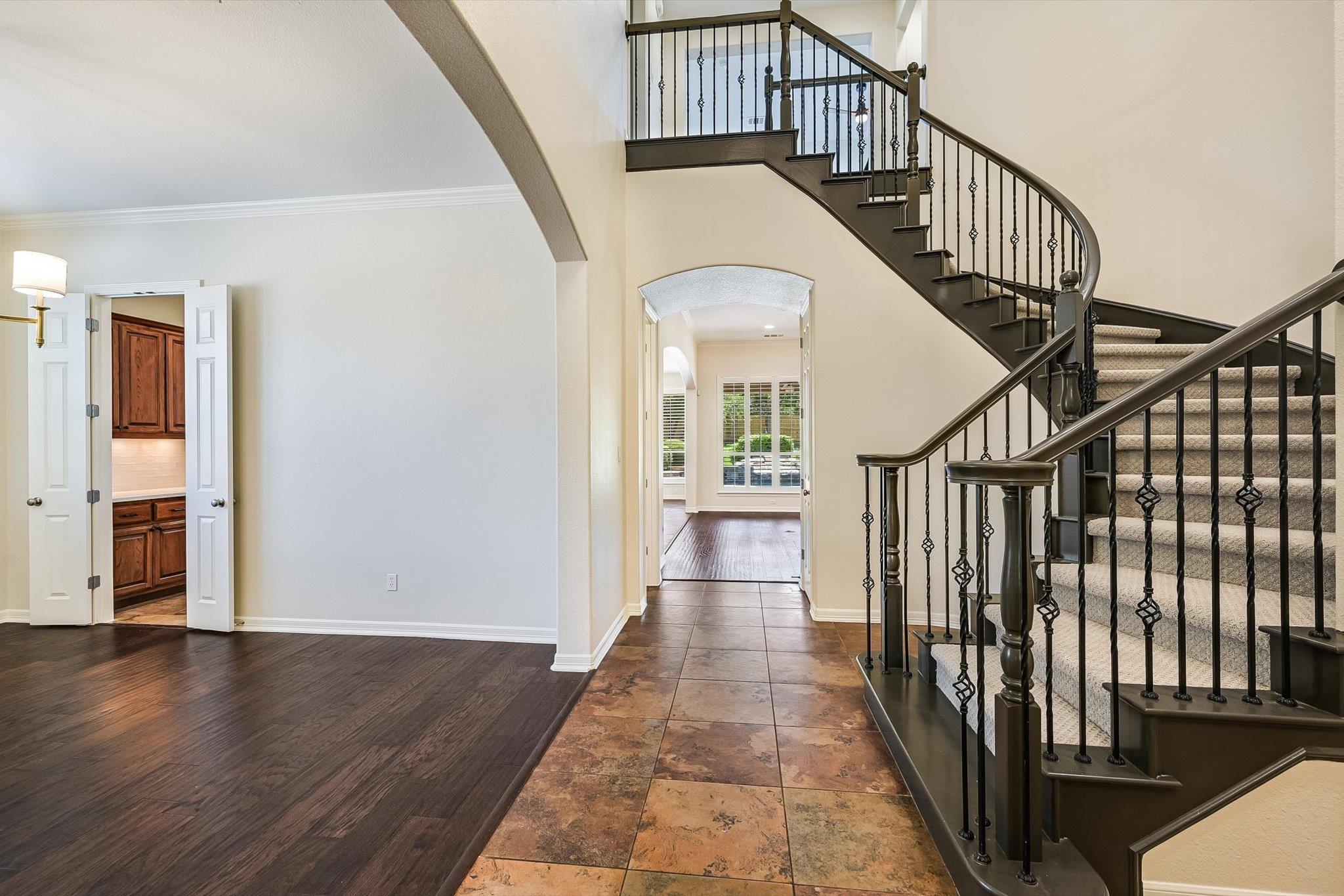 560  Aspen Dr, photo 5