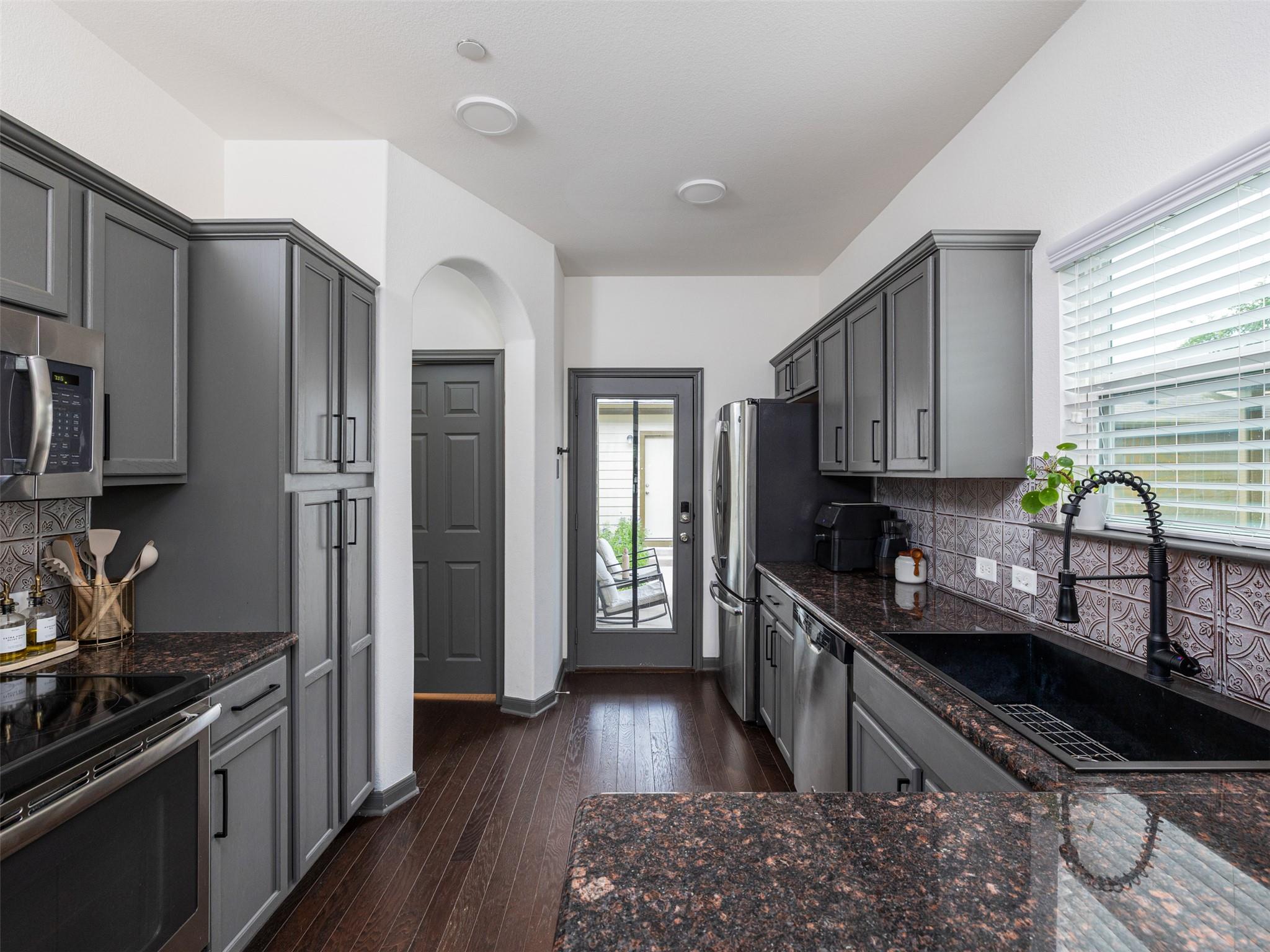 532  Lookout Tree Ln, photo 2