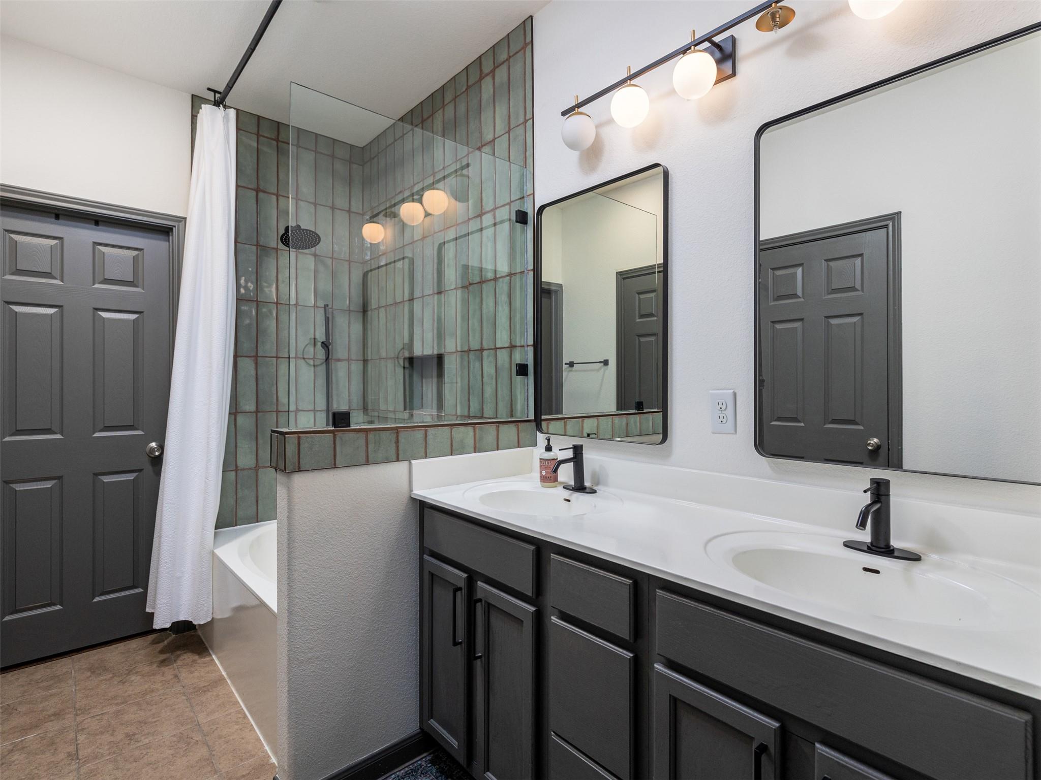 532  Lookout Tree Ln, photo 3