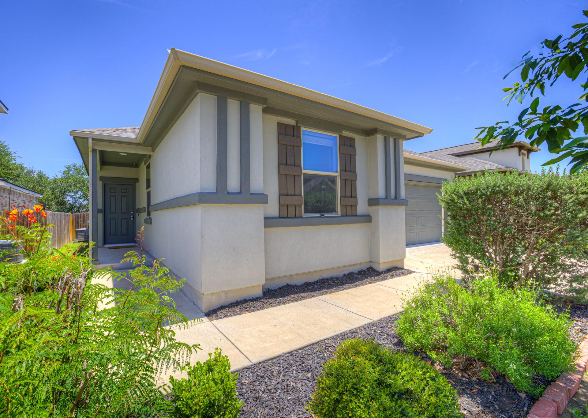 216  MARY MAX Cir, photo 2