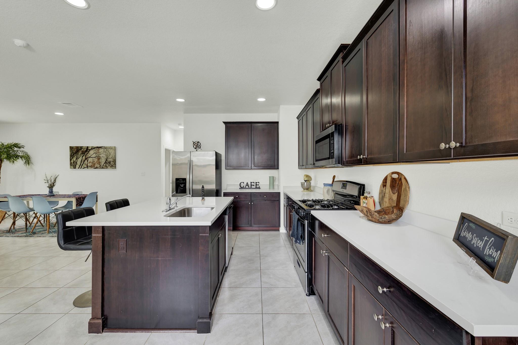 216  MARY MAX Cir, photo 3