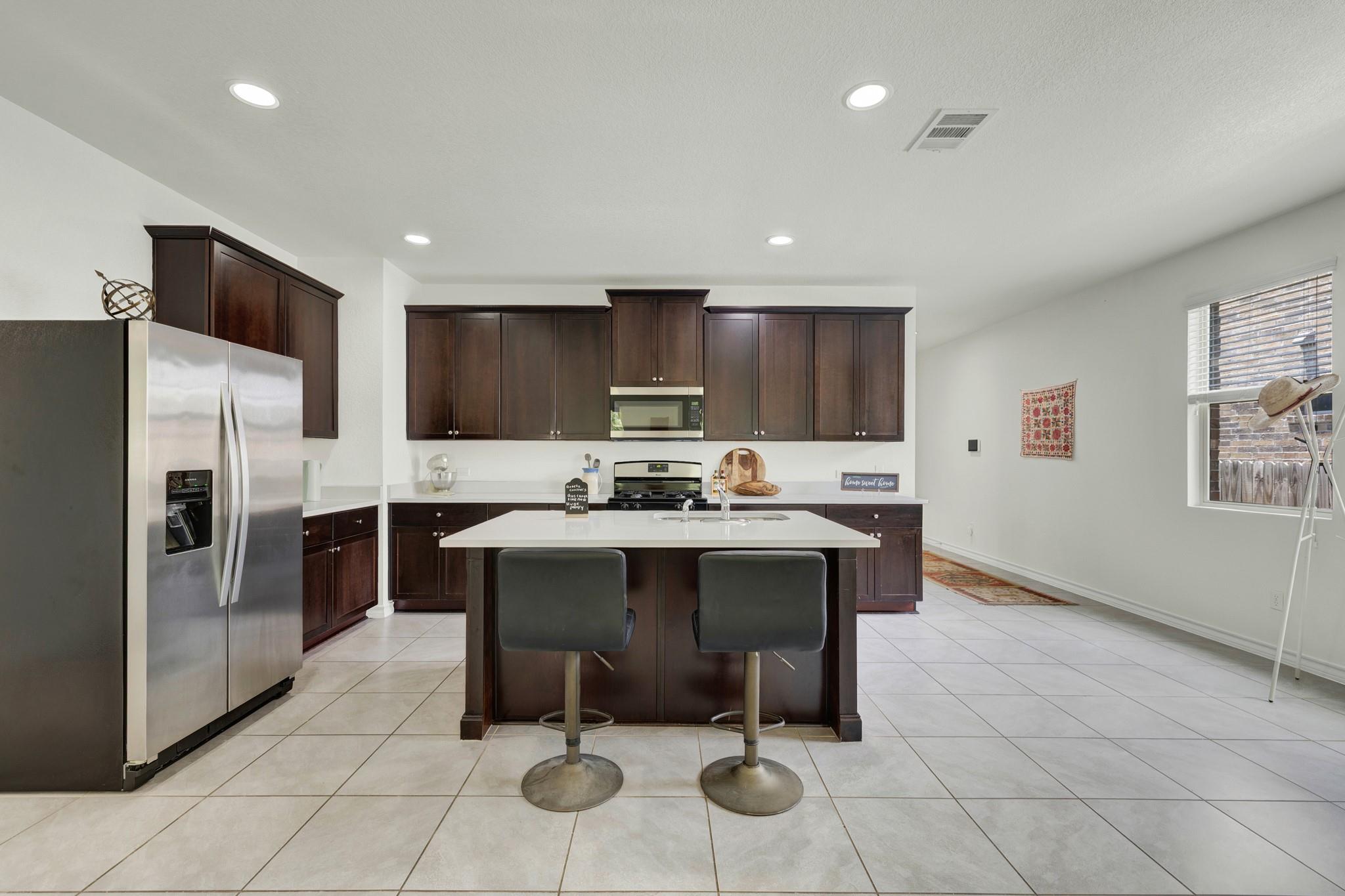 216  MARY MAX Cir, photo 5