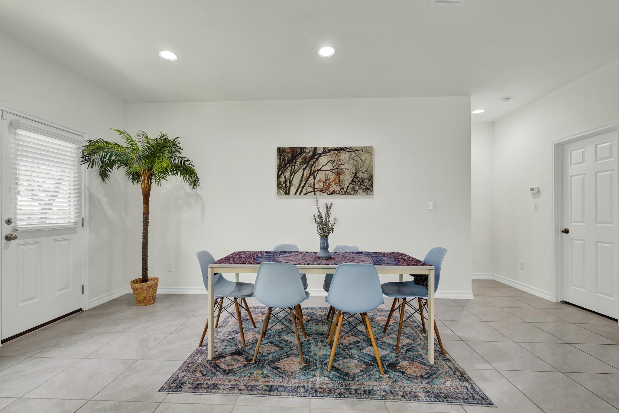 216  MARY MAX Cir, photo 6