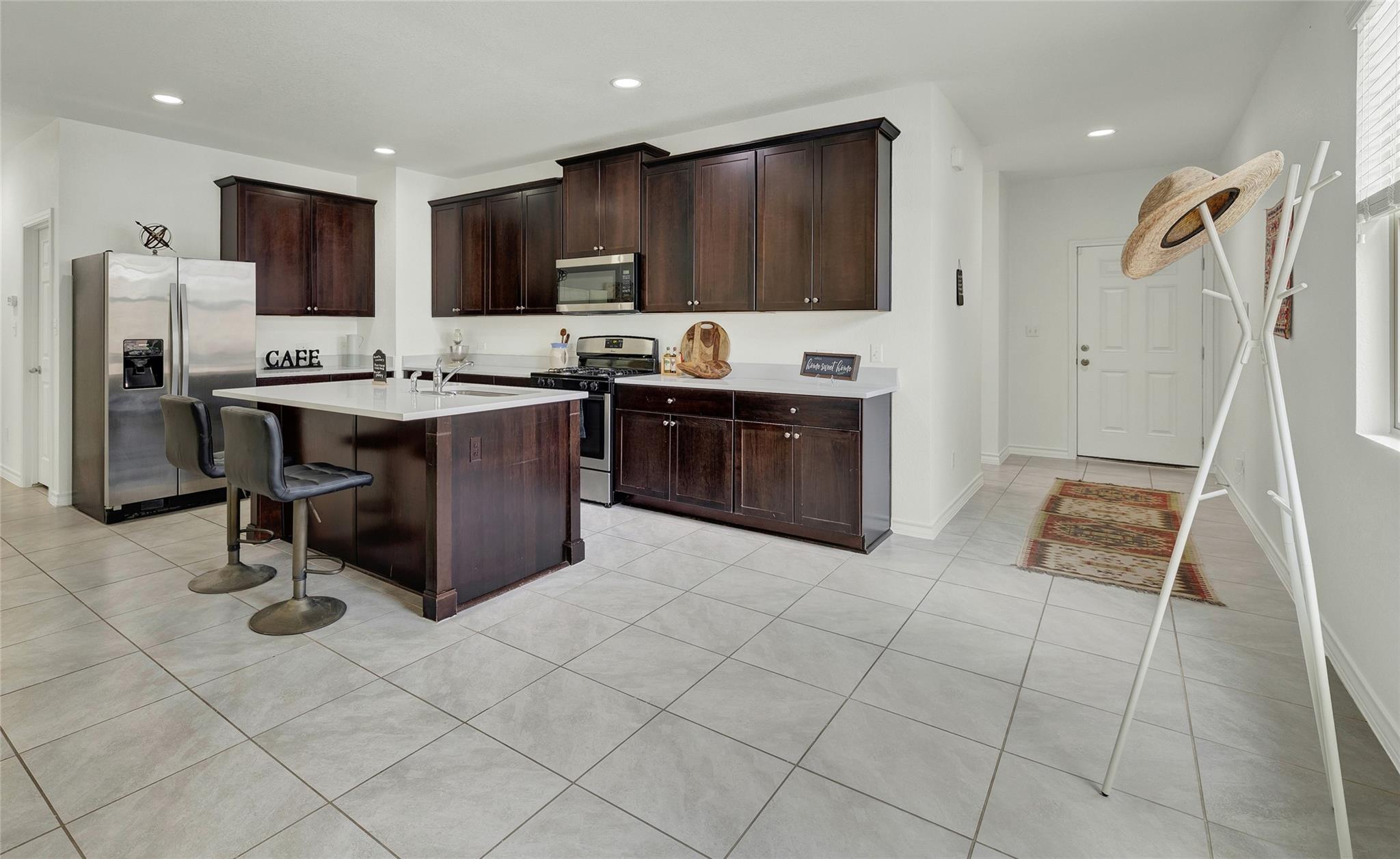 216  MARY MAX Cir, photo 8