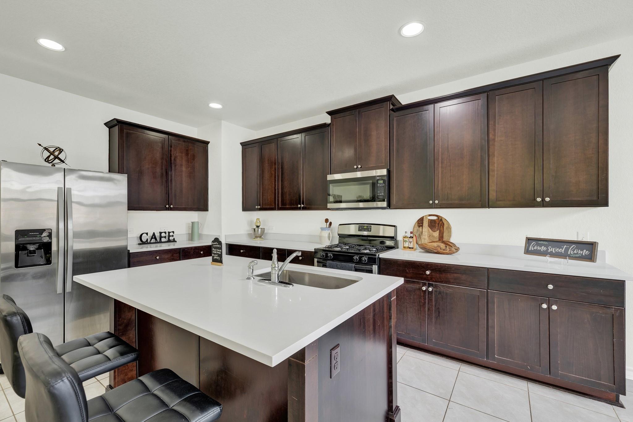 216  MARY MAX Cir, photo 9