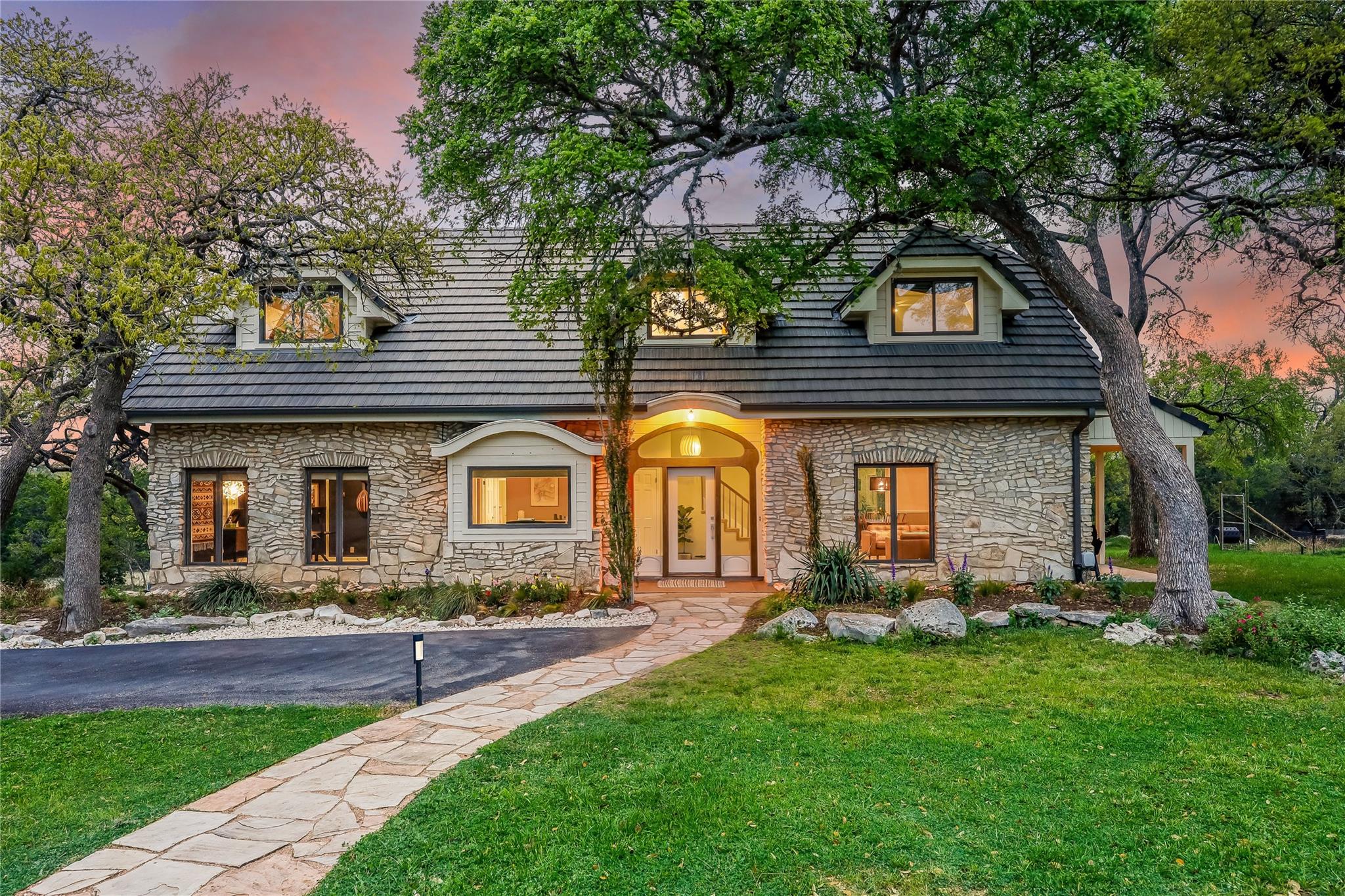 8004  Golden Oaks Ln, photo 3
