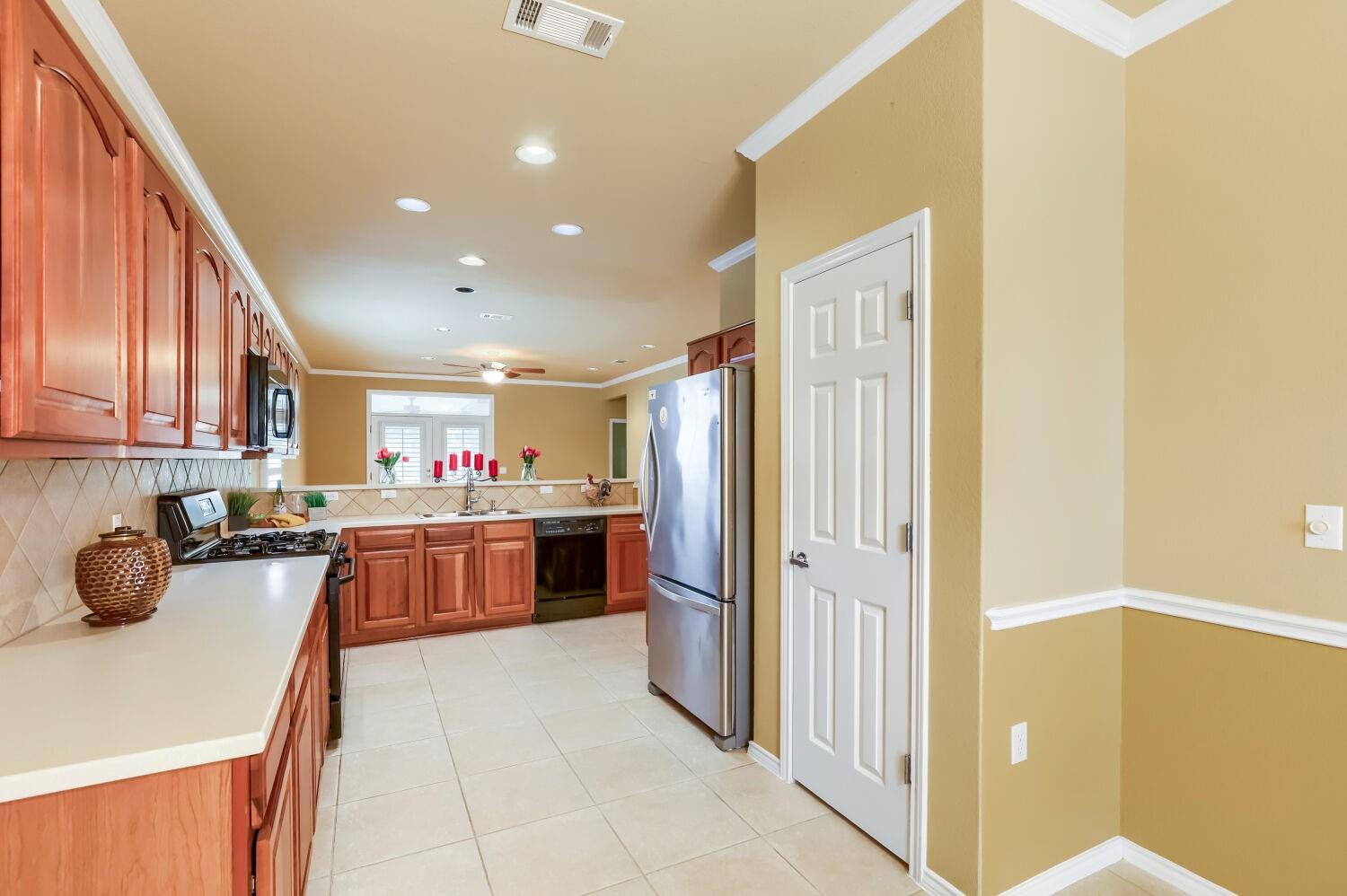 310  Crockett Loop, photo 7