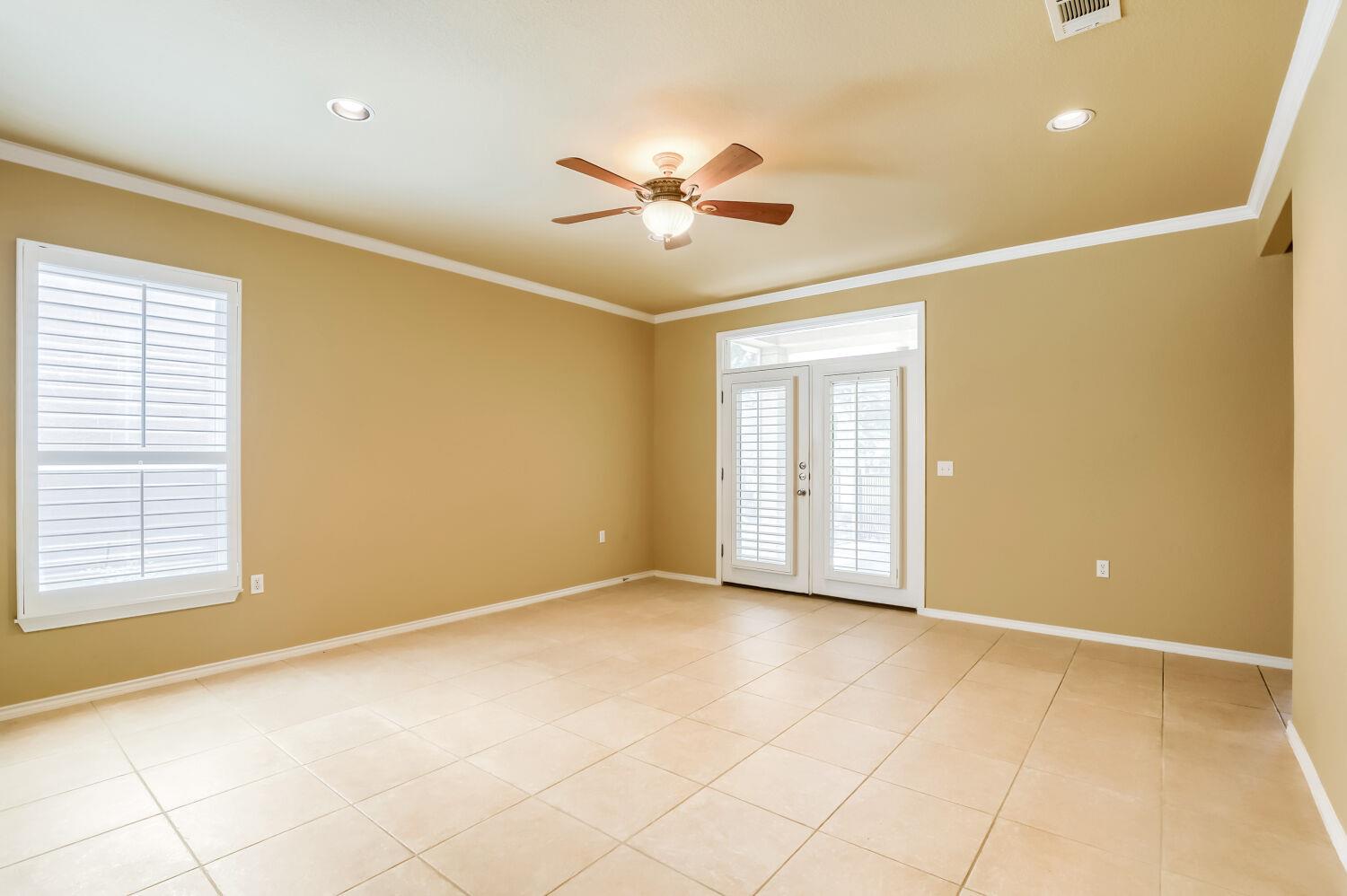 310  Crockett Loop, photo 8