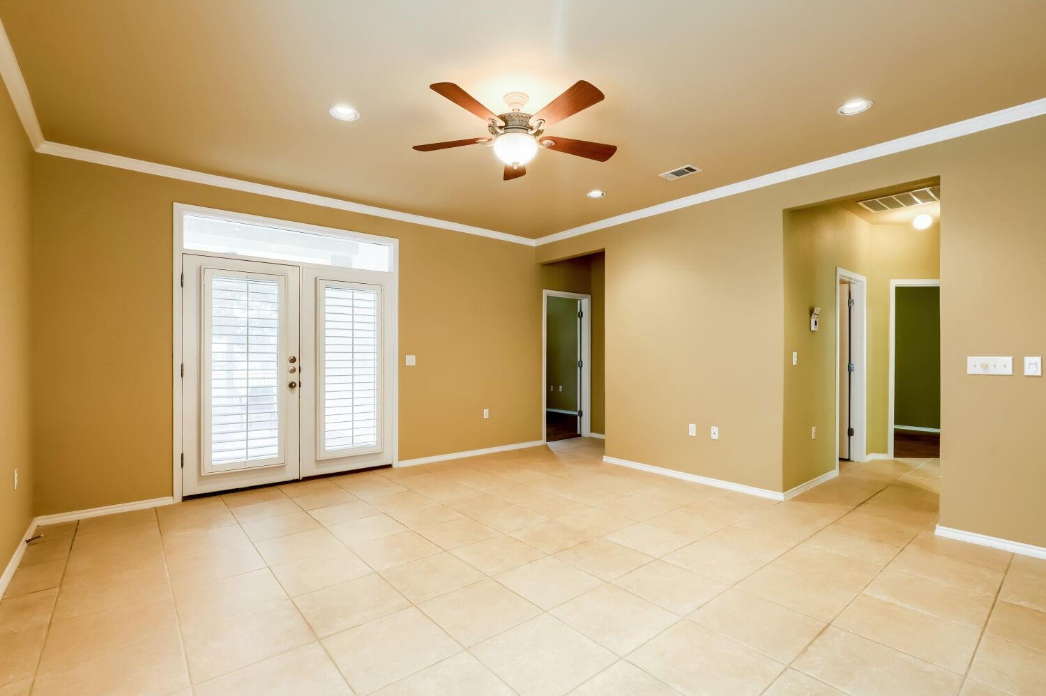 310  Crockett Loop, photo 9