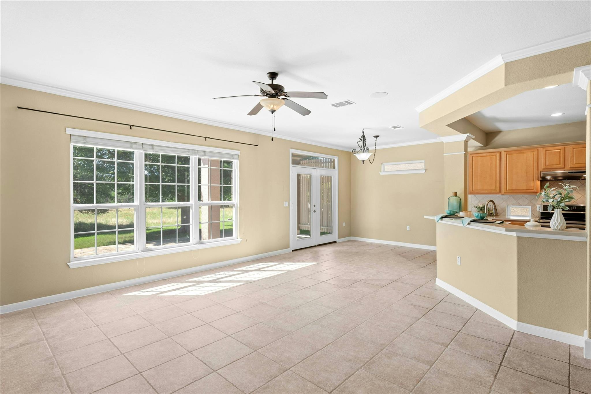 327  Yukon Ter, photo 5