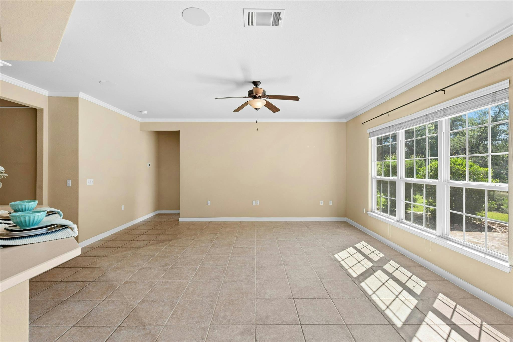 327  Yukon Ter, photo 6